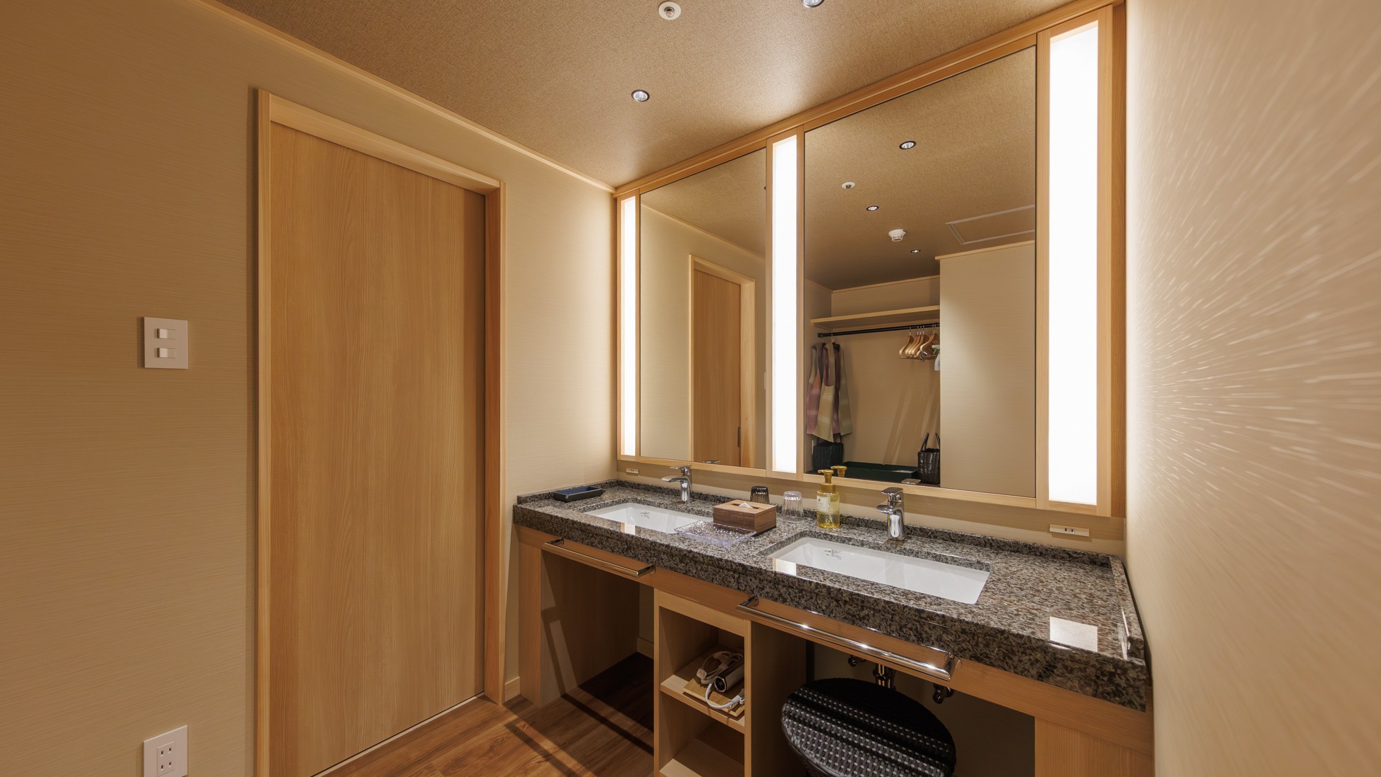 【静龍フロア｜露天風呂付スイート翠嶺】パウダールーム