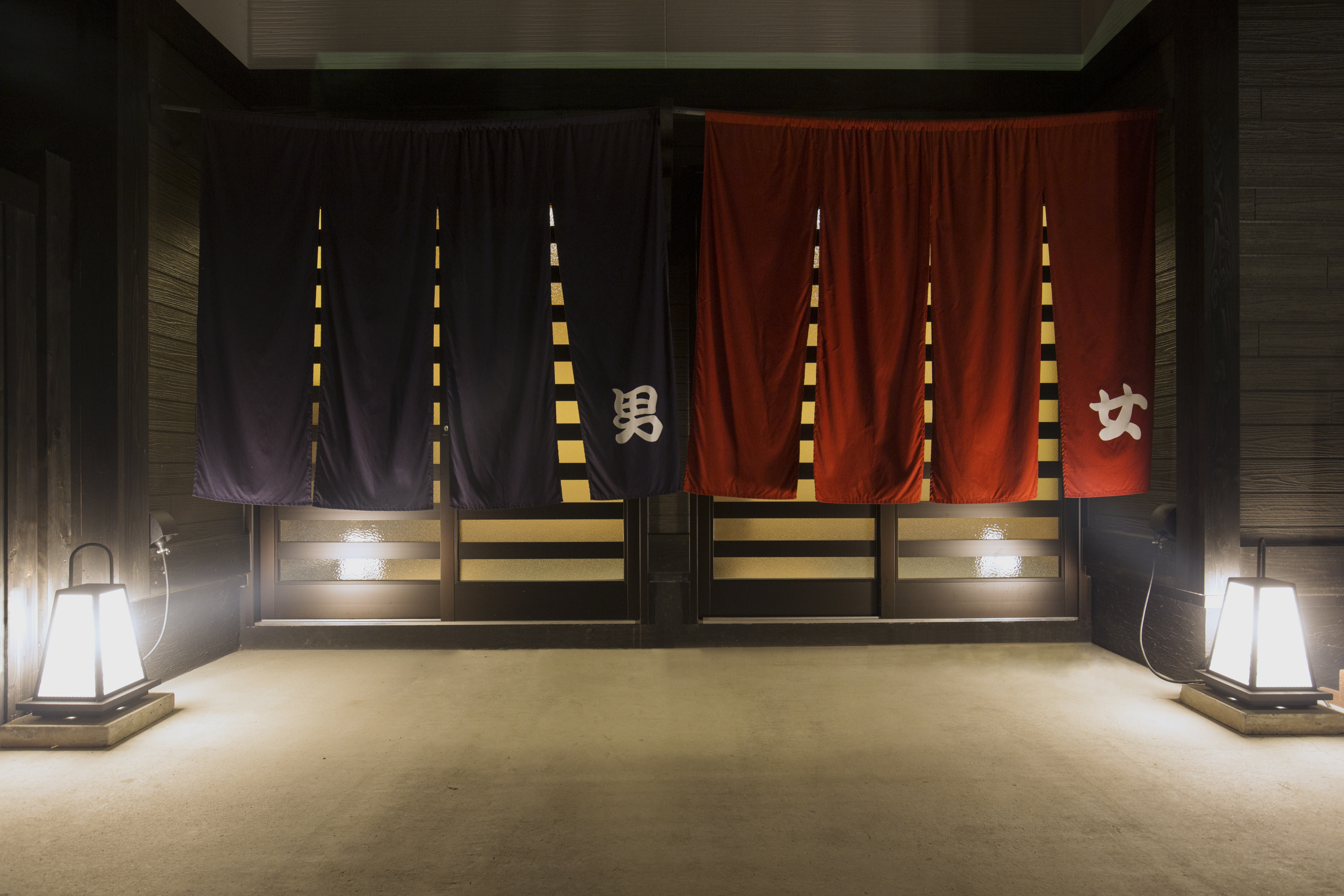 大浴場入口　夜