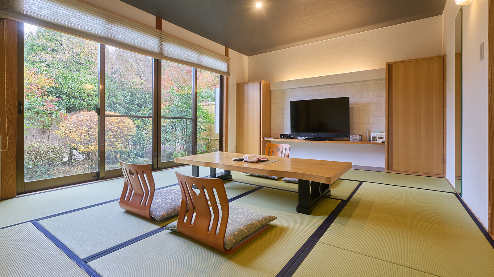 【和室】10畳＋8畳　内湯＋露天風呂付・離れ