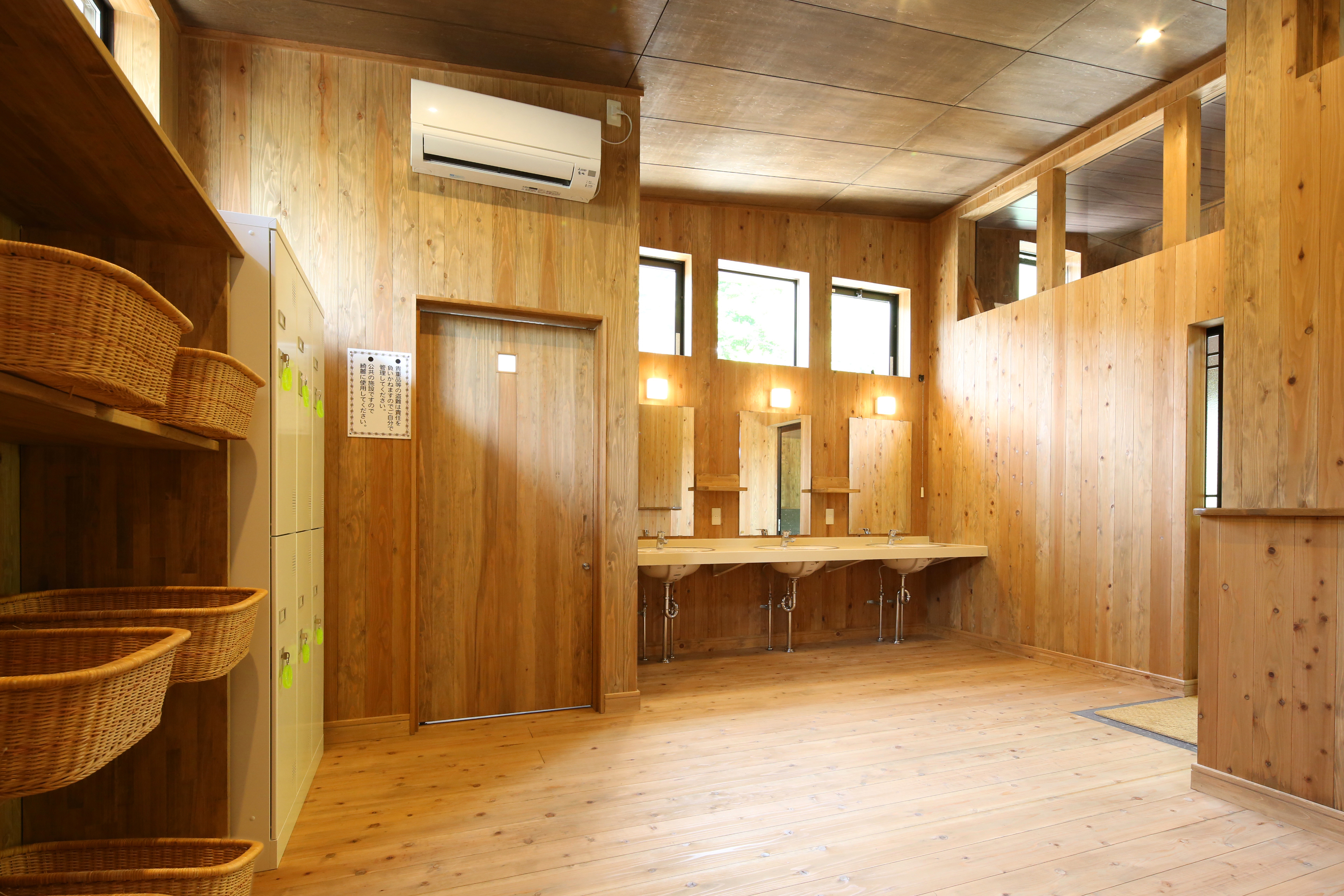 大浴場　脱衣所