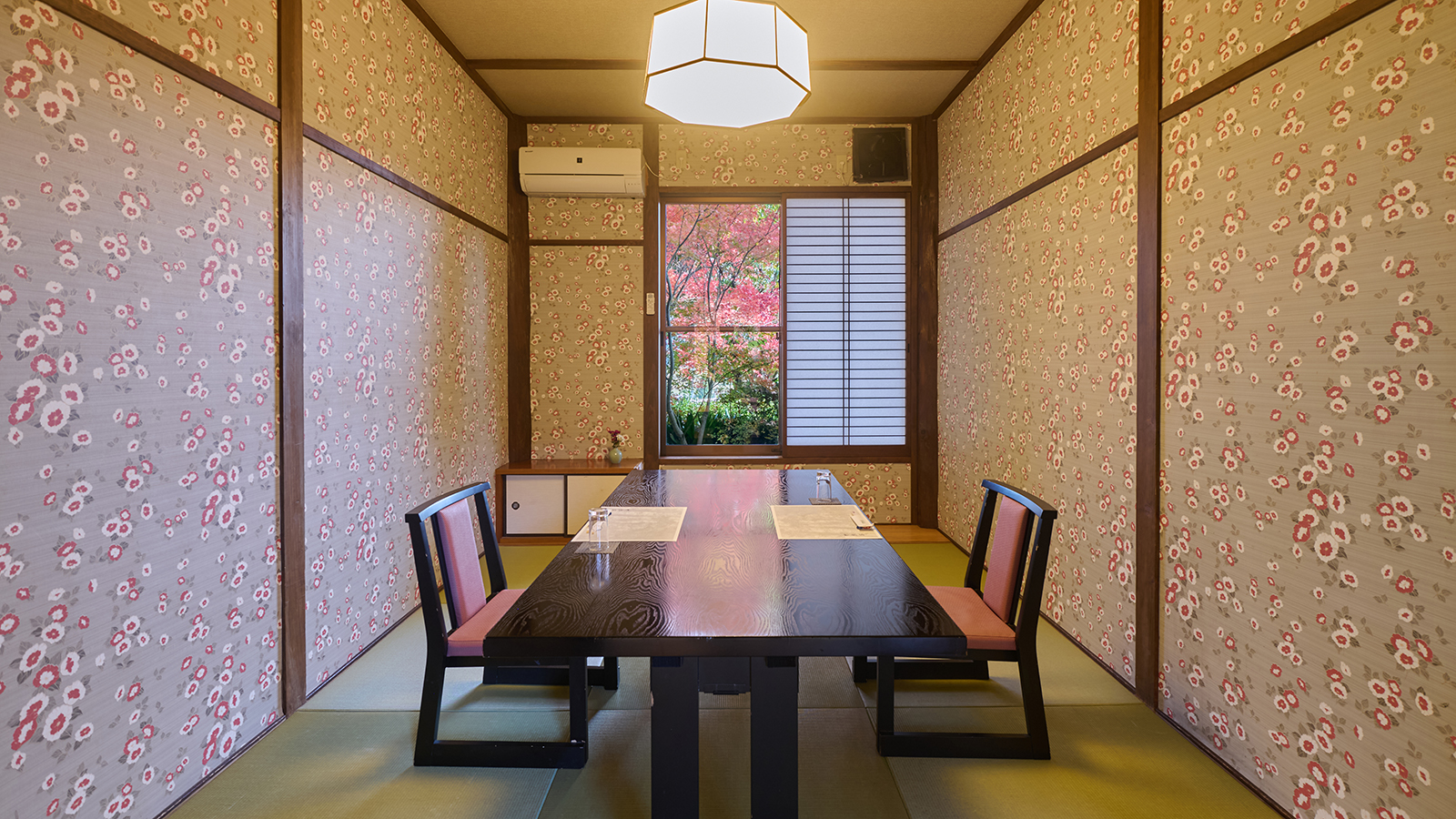 お食事処　個室　テーブル席