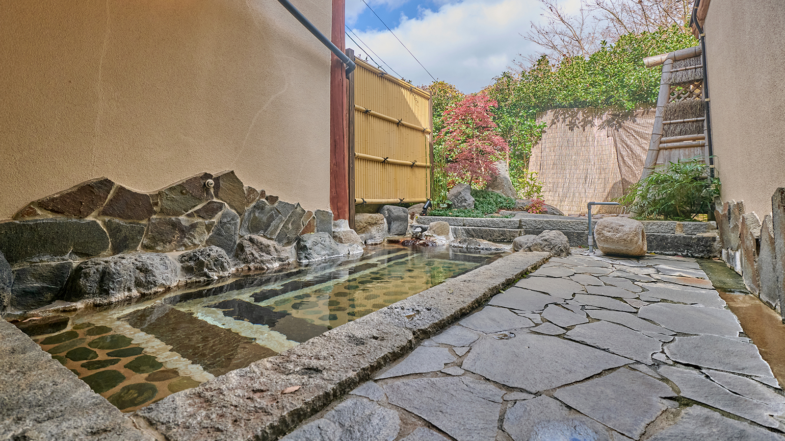 【和室】10畳＋8畳　内湯＋露天風呂付・離れ