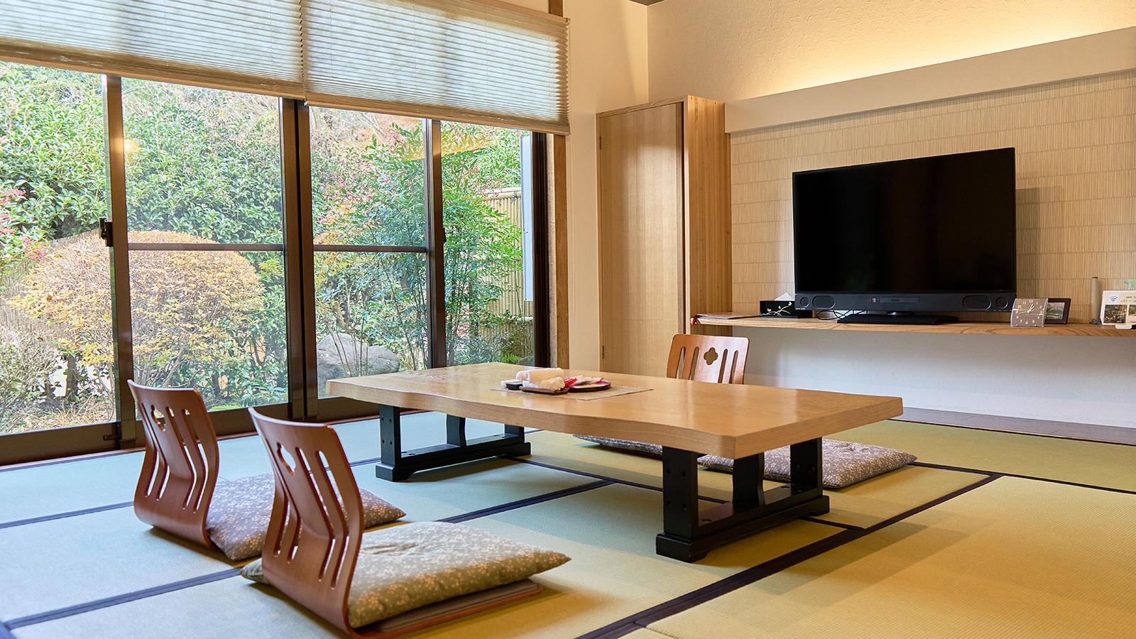 【和室】10畳＋8畳　内湯＋露天風呂付・離れ