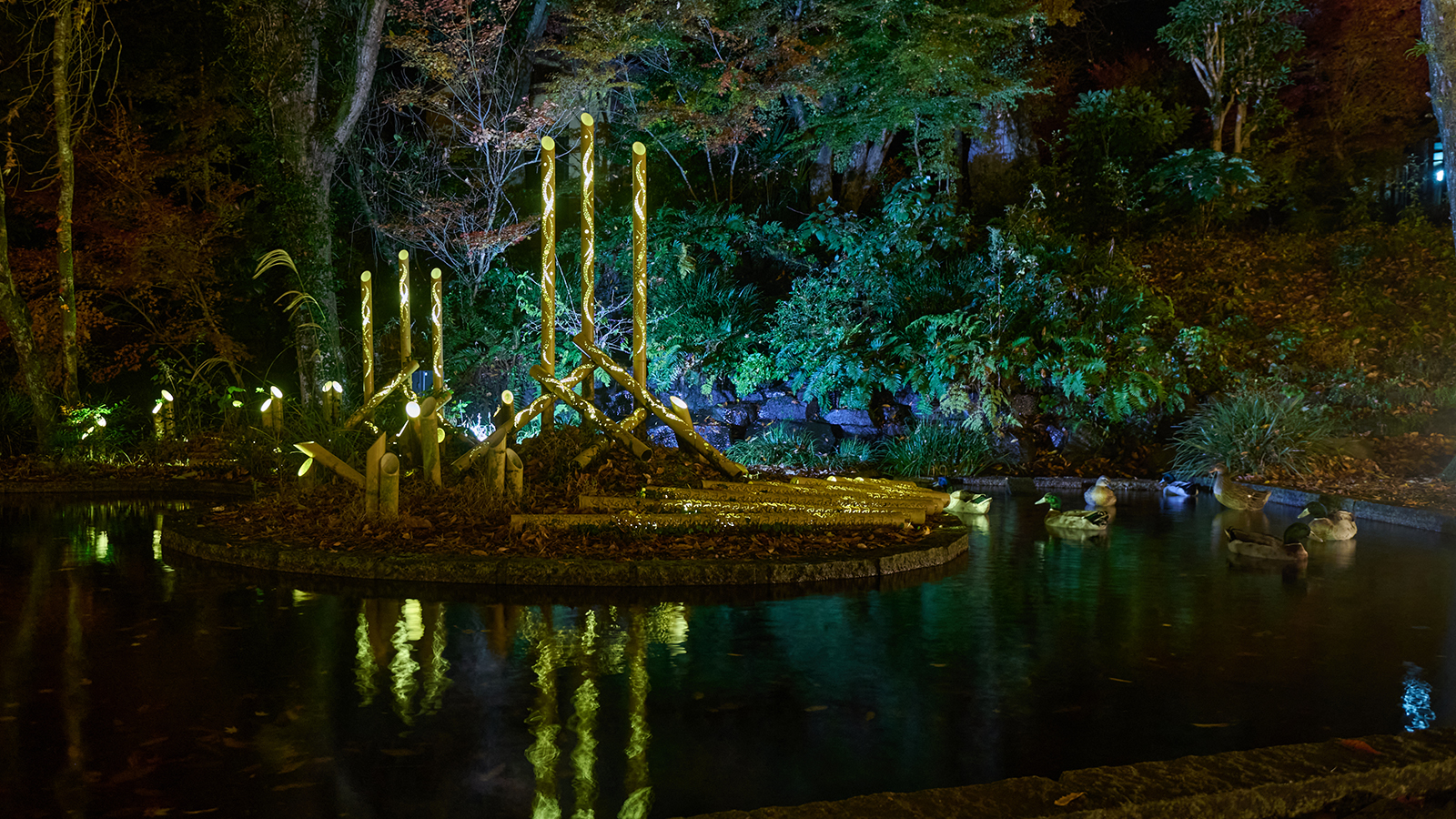 中庭の竹あかり