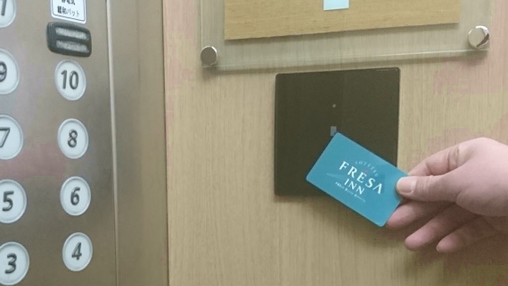 エレベーターはカードキーセキュリティで安心♪