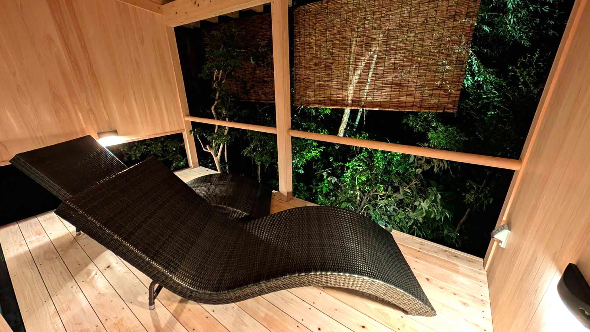 ◆「檜湯殿」ベランダ