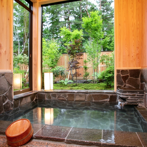 自由気ままに♪《素泊まり》日本の名湯「草津温泉」☆贅沢な貸切風呂で湯ったりのんびり温泉三昧◎