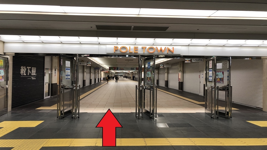 ◆①大通駅（南北線大通駅南改札）正面。地下街ポールタウンをすすき駅方向へ直進します