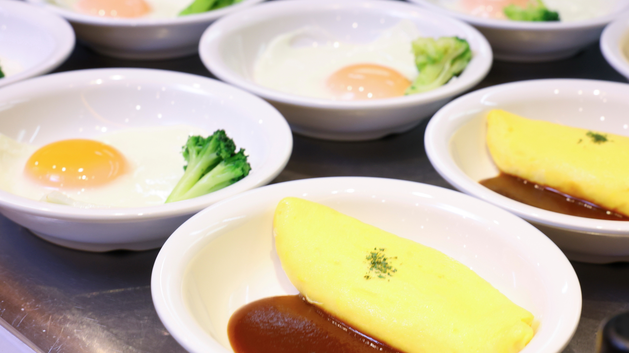 ◆出来立てのオムレツと目玉焼き