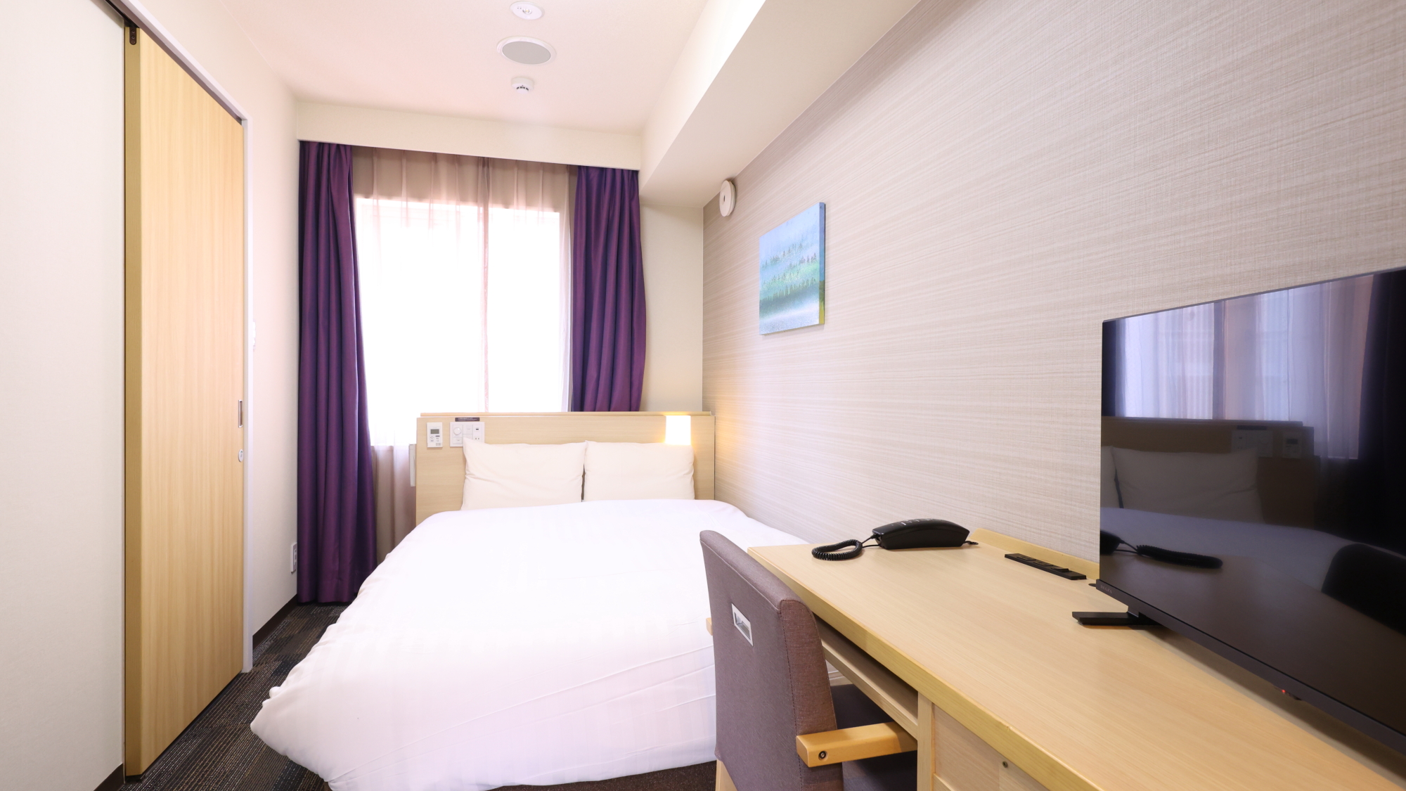 ◆ダブルルーム13.2～14.3㎡　サータ社製ベッド1台