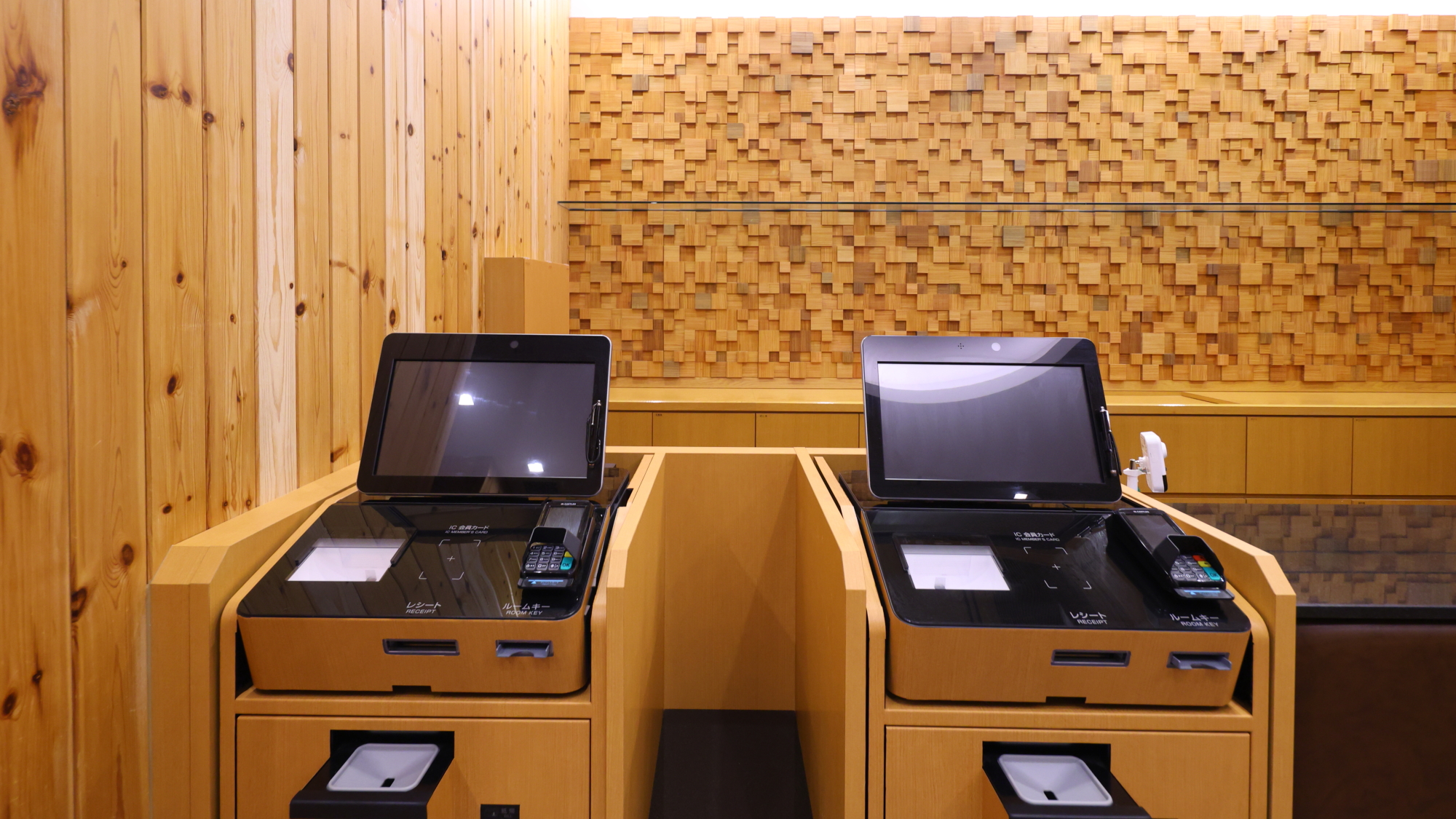 ◆フロント自動精算機（こちらの機械でチェックイン、チェックアウトのお手続きが可能です。