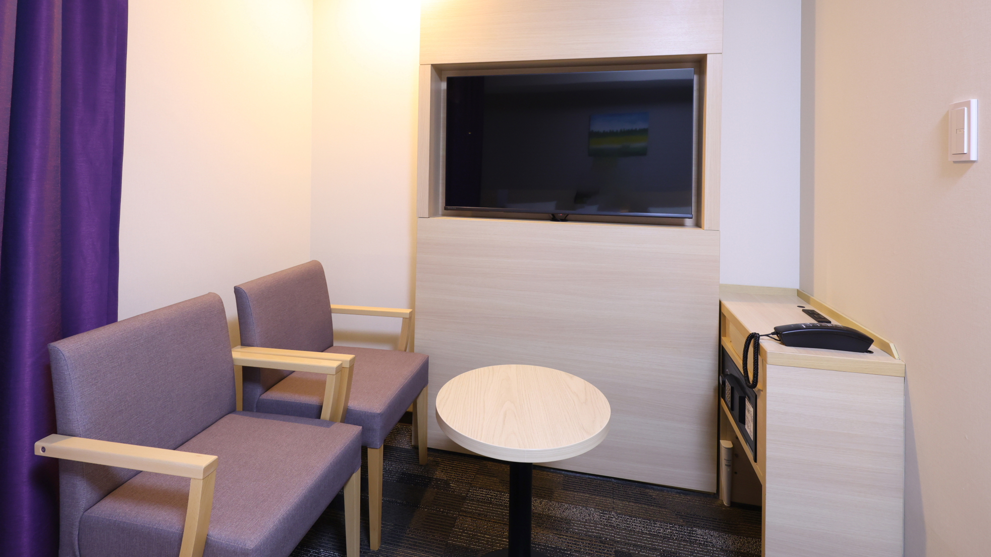 ◆ツインルーム 18.2㎡　100×195㎝　サータ社製ベッド2台