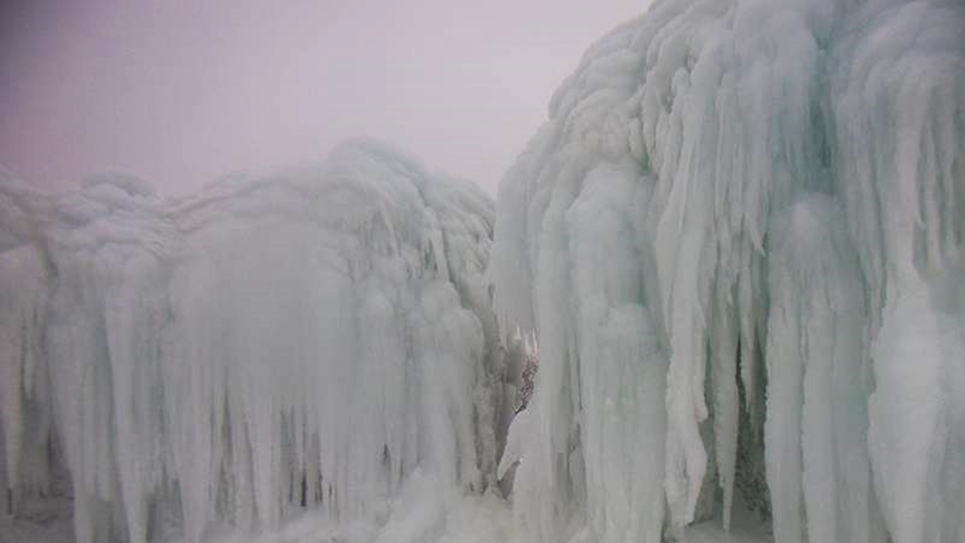 *【冬の御在所岳】自然を利用した人工の造形美「氷瀑（ひょうばく）」