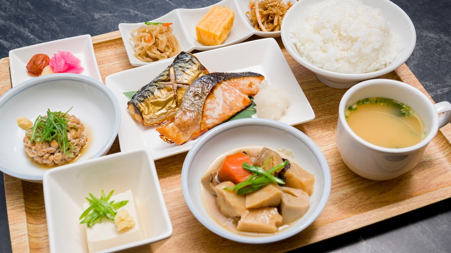 ・【朝食ビュッフェ／和食】焼き魚、煮物、味噌汁などバランスのとれた和食で良い一日のスタートを！