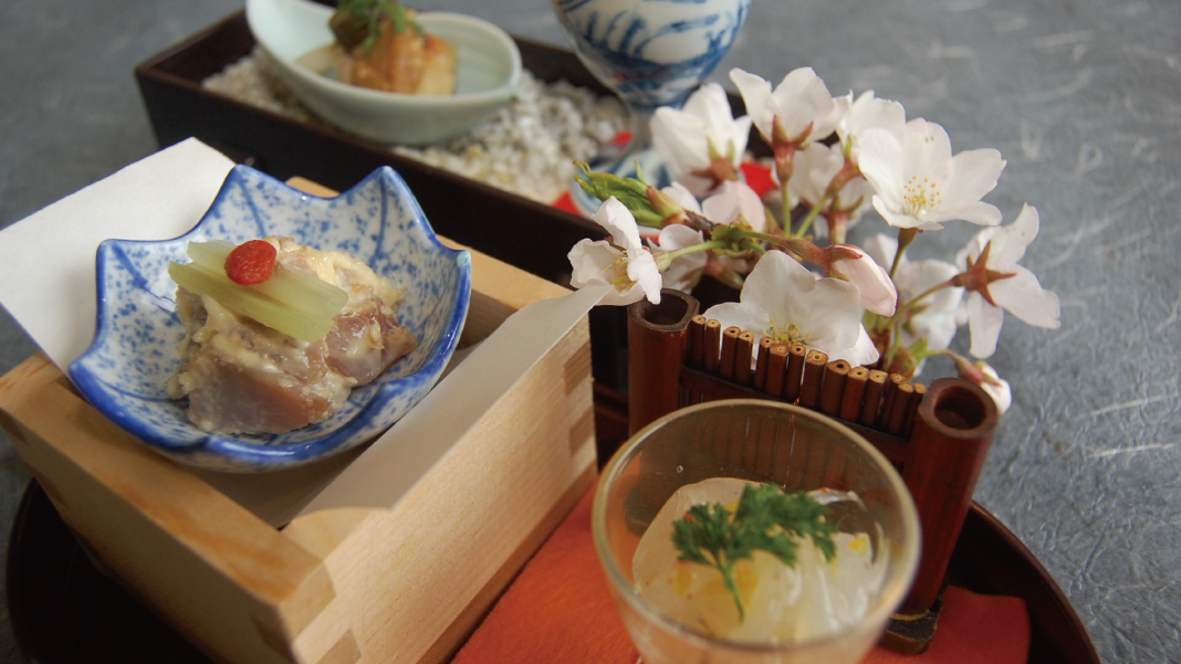 【上げ膳据え膳“お部屋食の宿】《創作会席 海風御膳》ひと手間を加えた美味しい料理と鳥羽の海景を楽しむ