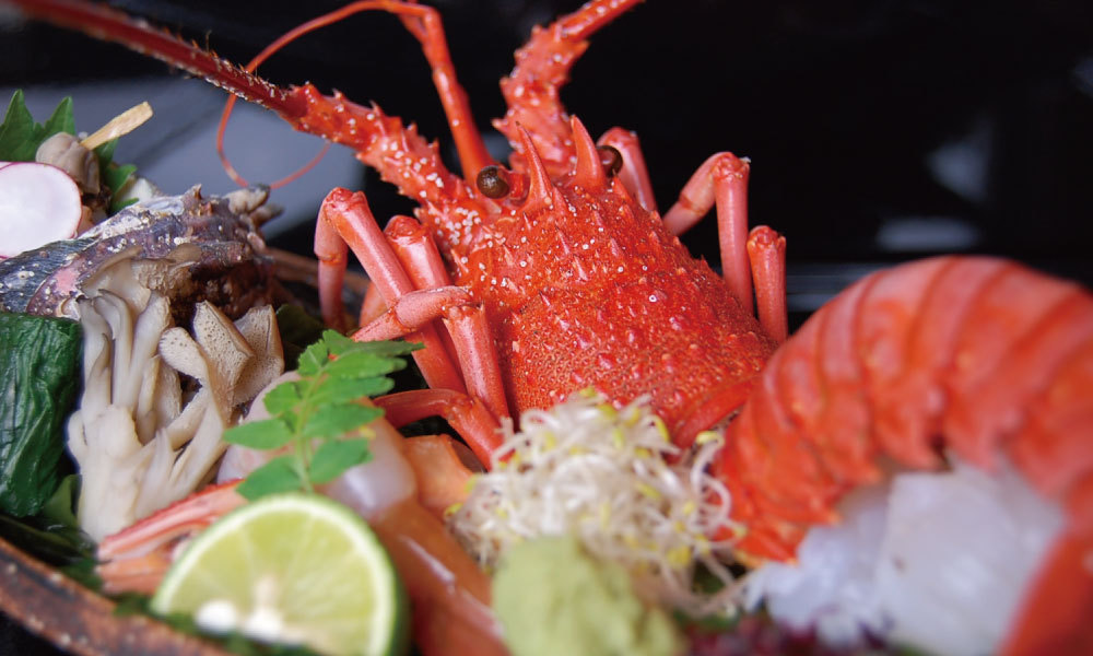 伊勢海老姿造り・さざえ・赤海老の姿盛(一例)