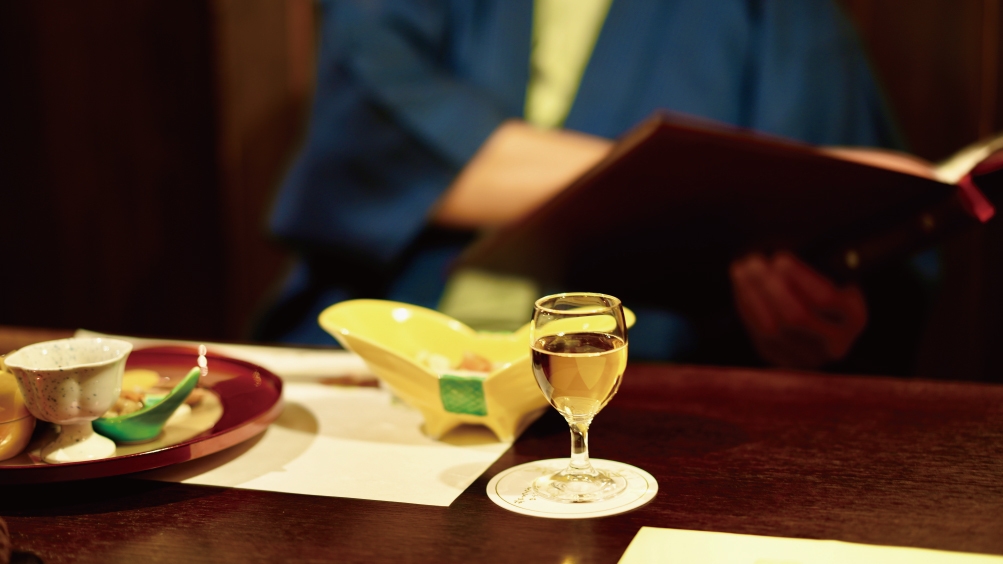 【直前割】冬の潮風と湯けむりに癒される、海辺の温泉宿で味わうひと手間加えた創作会席をお部屋で