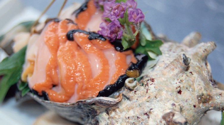 【4月〜6月限定/特別献立】鯛料理三種盛一品+黒毛和牛+さざえ造り/創作会席を部屋食で満喫