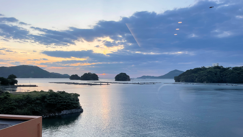 お部屋【眺望一例】海を前にすると、日常を忘れて穏やかな気持ちになります。2024年5月の風景
