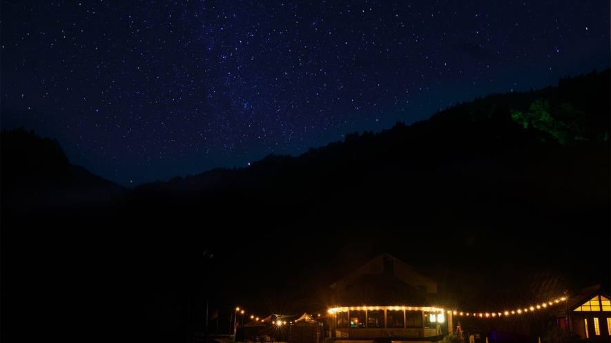 ・外観／夜は満点の星空