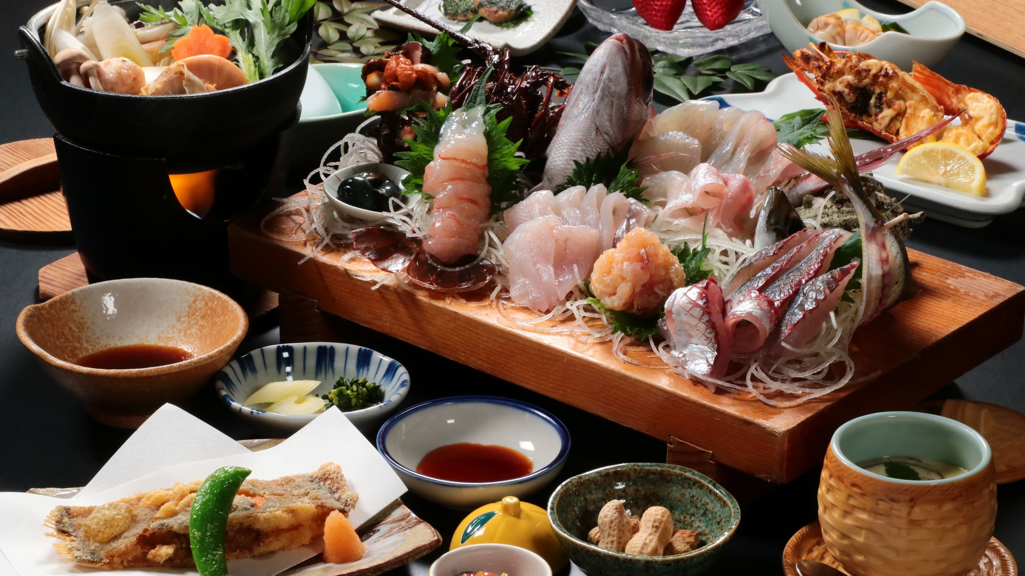 ◇7/1からのご宿泊◇【2食付】伊勢海老御造り×地元天然魚介盛合せグレードアップ会席