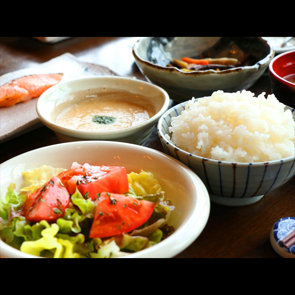 手作りの心を大切に、地産池消を心掛けた朝食を提供しております。