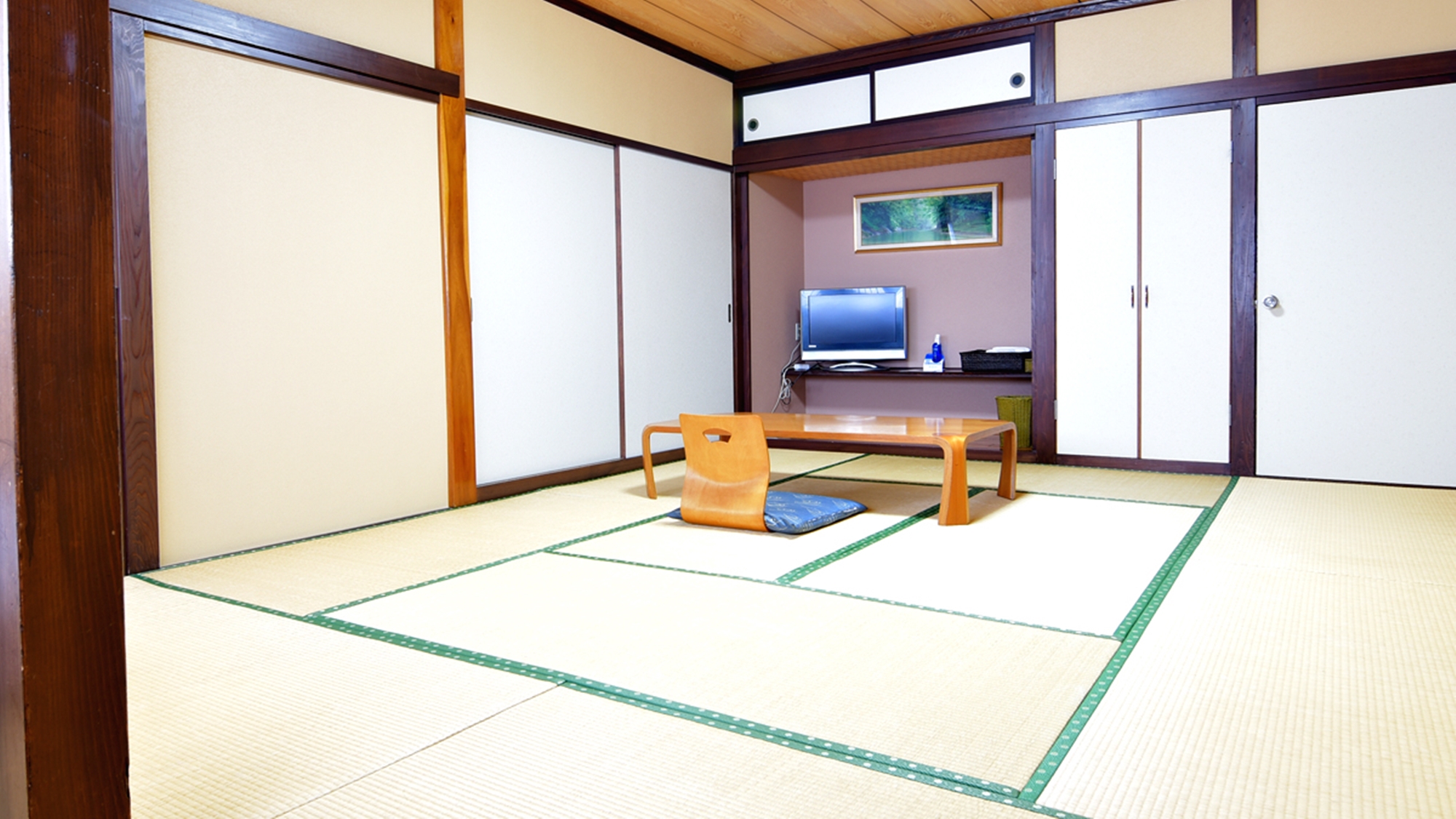*【部屋一例】　8畳の和室は落ち着いた雰囲気で、ゆったり過ごすにはちょうどいいです♪