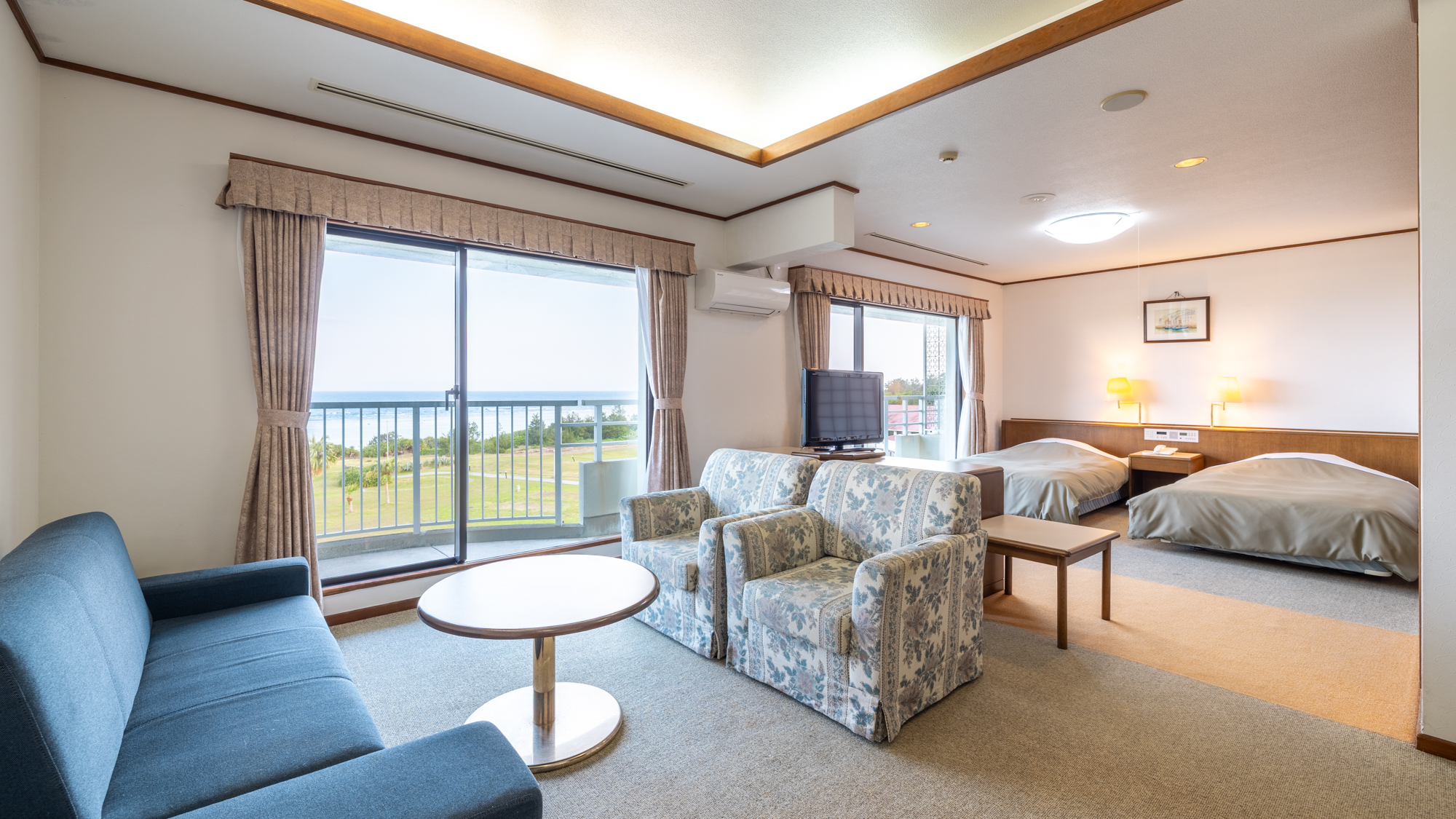 ＜和洋室＞ベッドは2台　お部屋の広さは80m²です