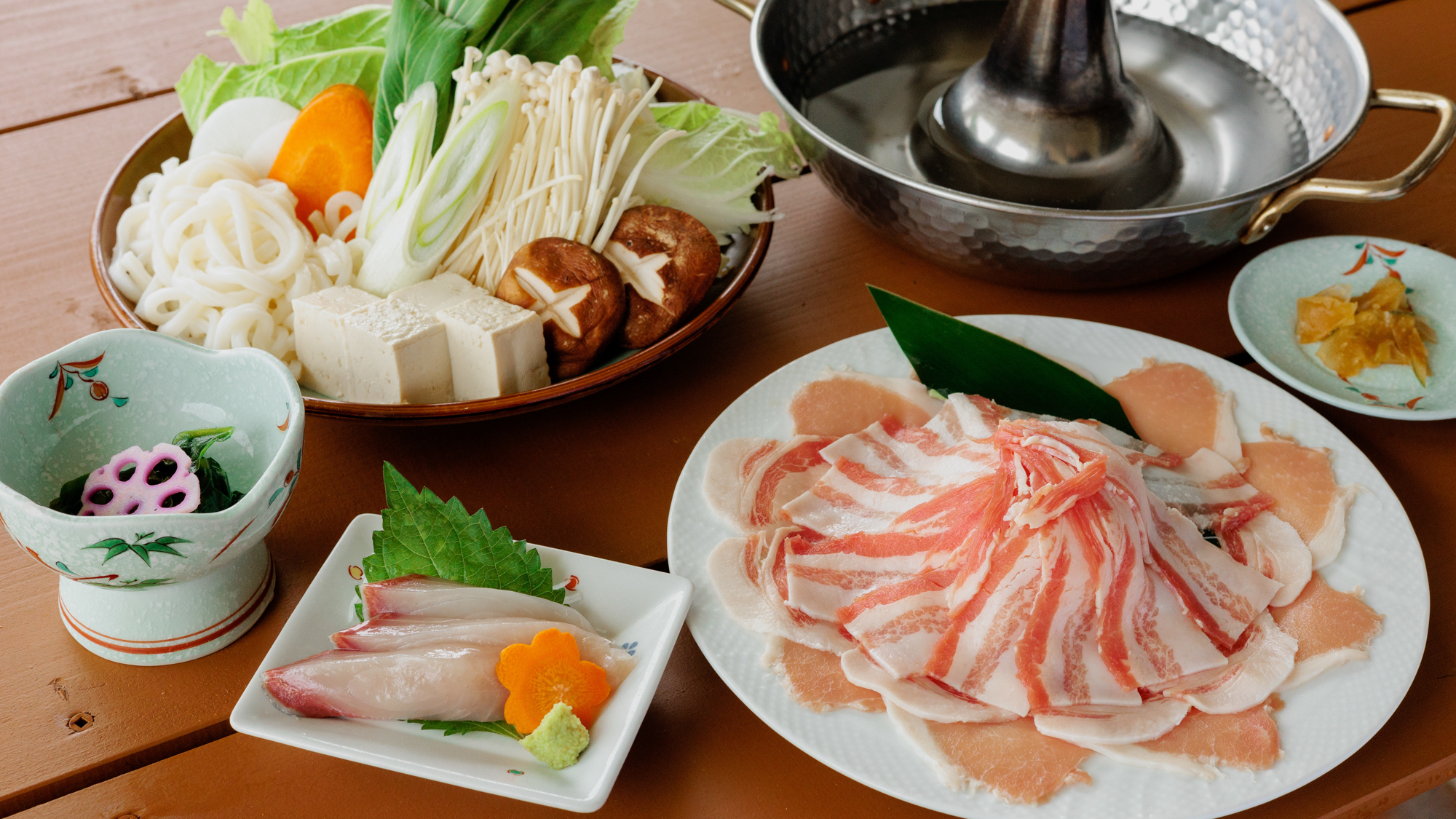 ＜夕食一例＞鹿児島産黒豚しゃぶしゃぶコースをお楽しみください