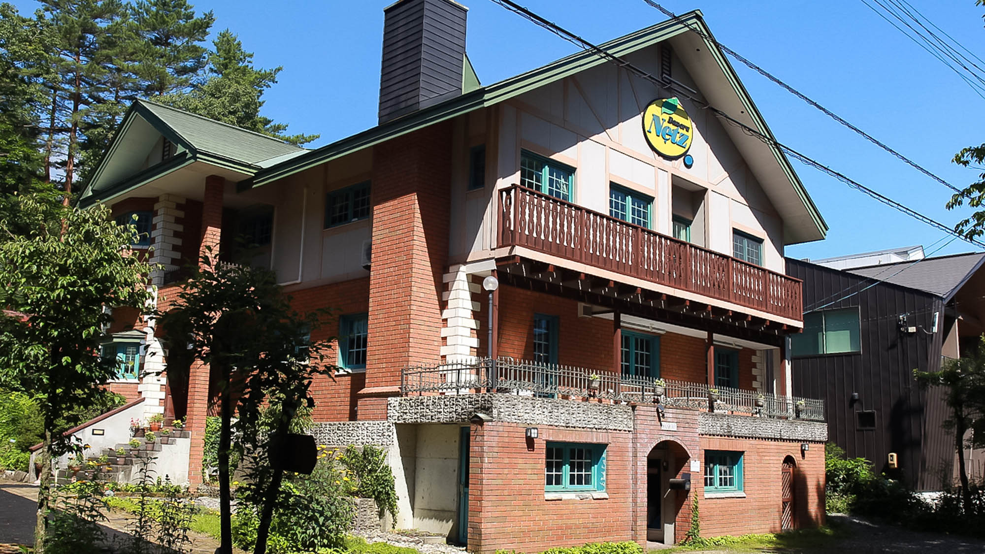 ・【外観】本館ペンションはあたたかい雰囲気の外観です