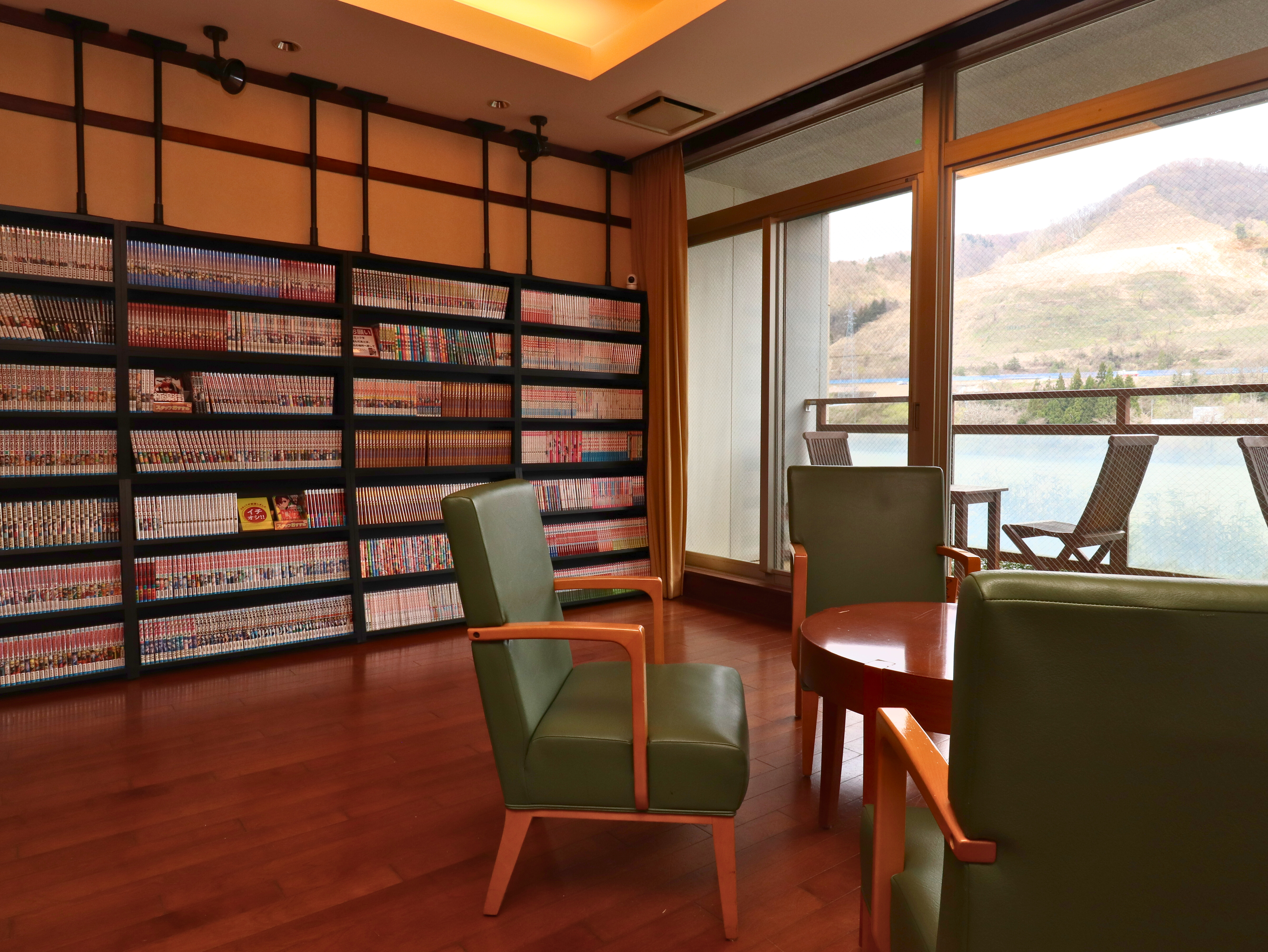 漫画コーナー♪約3,000冊！様々なジャンルの漫画をご用意しております。