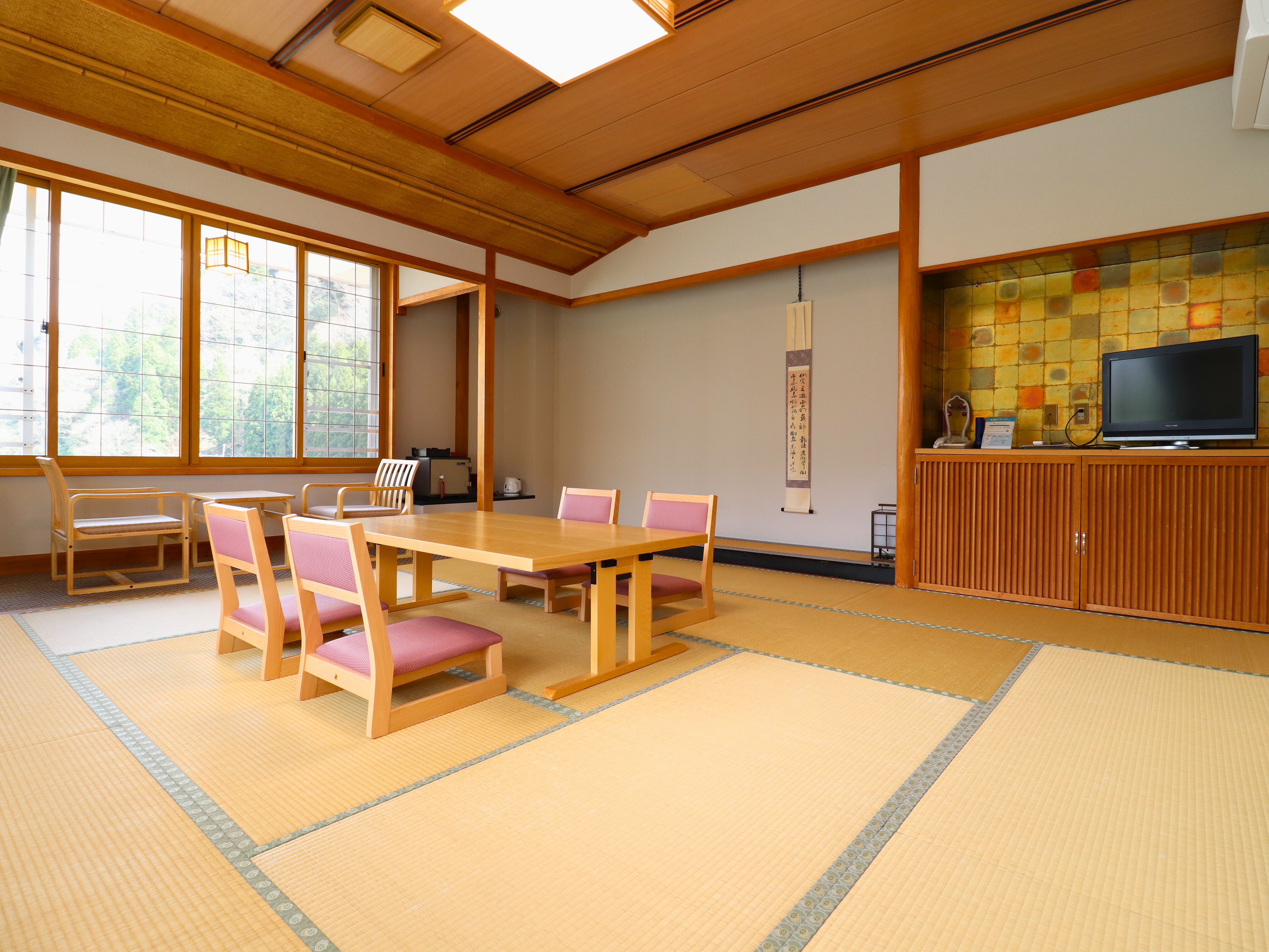 【和室14畳】眺望おすすめ♪阿賀野川を一望できます。