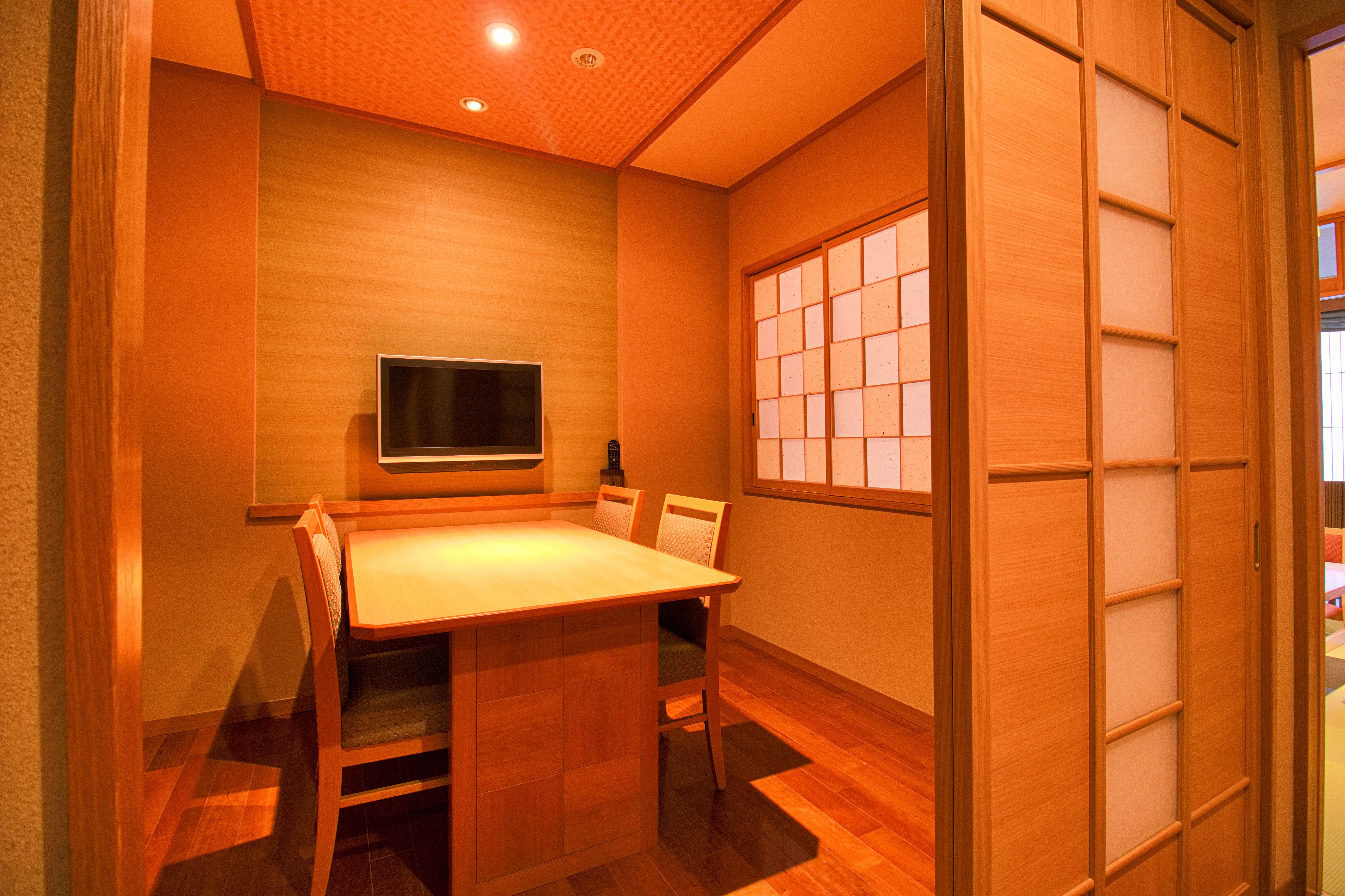 「白磁」「琥珀」「茜」3室限定ダイニングルーム【レセプションフロア沙渡里】