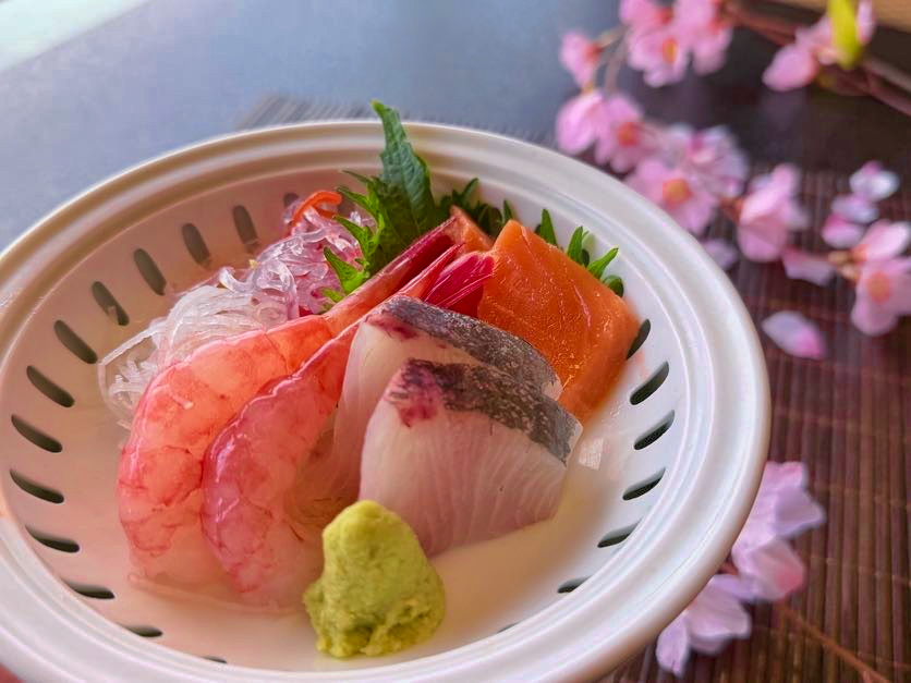 ホタルイカ・・ヨモギ豆腐・季節のお造り盛り合わせ　 春メニューのイメージです。