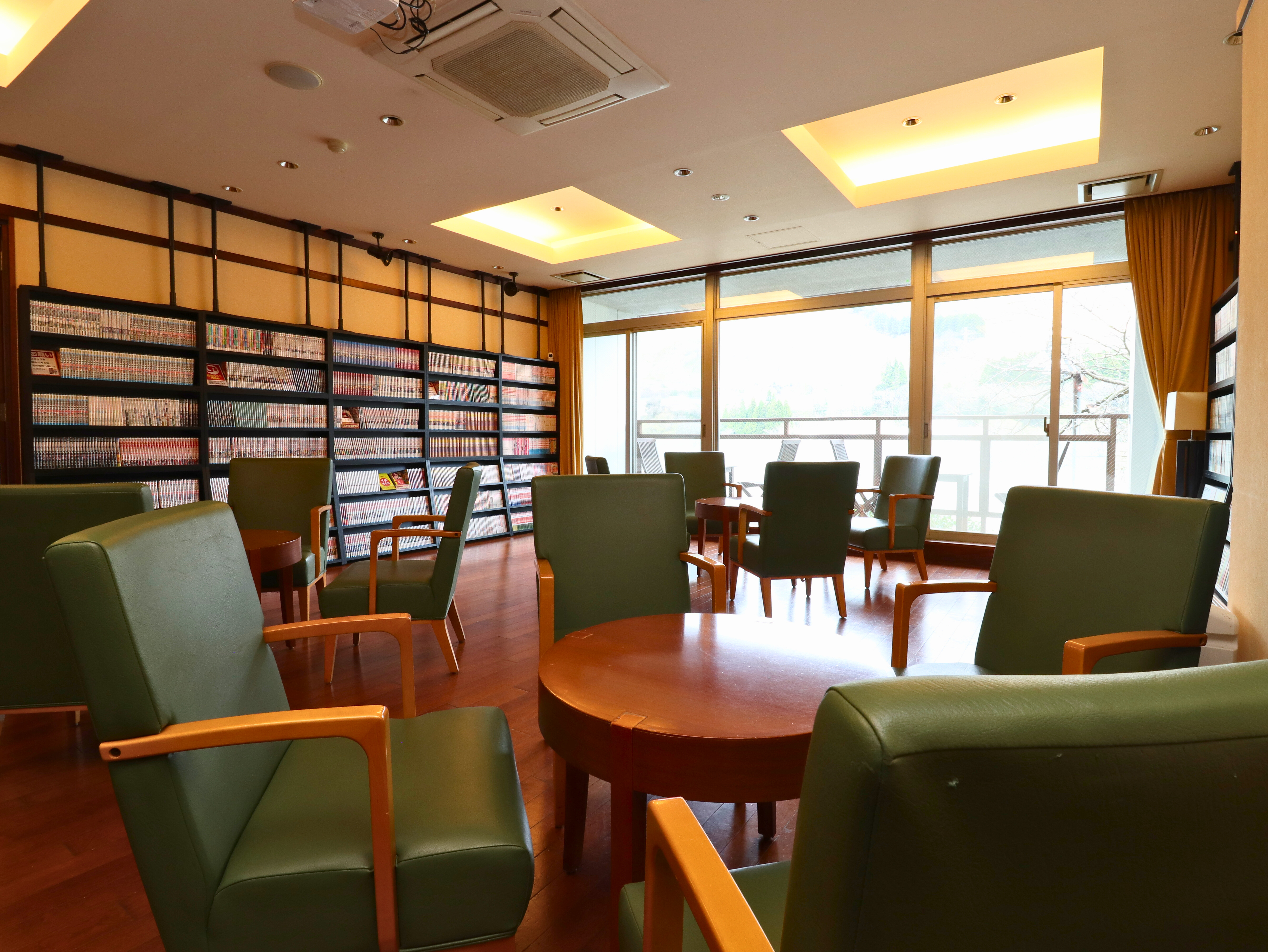 漫画コーナー♪約3,000冊！様々なジャンルの漫画をご用意しております。