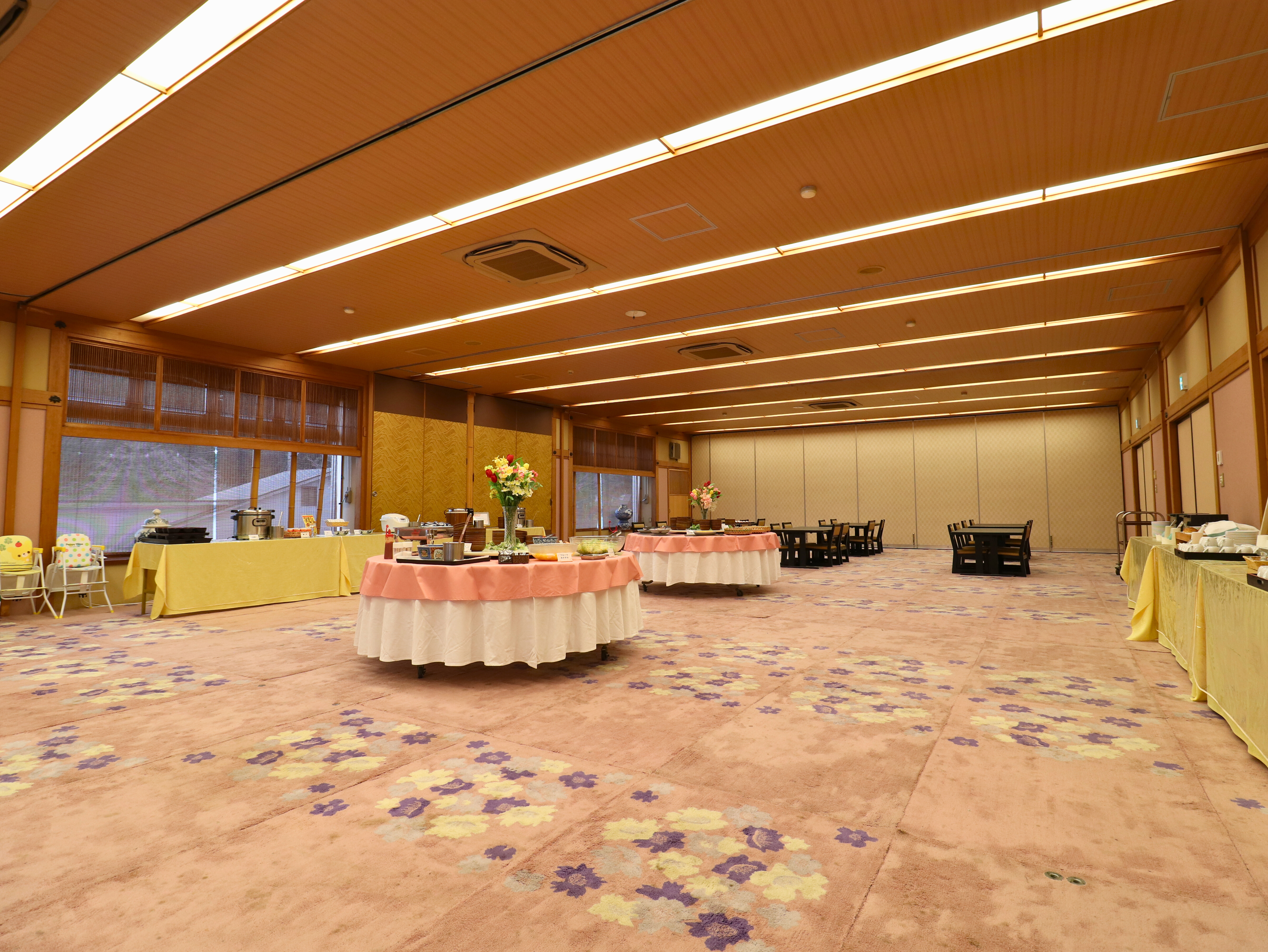 朝食のバイキングは会場にてご案内