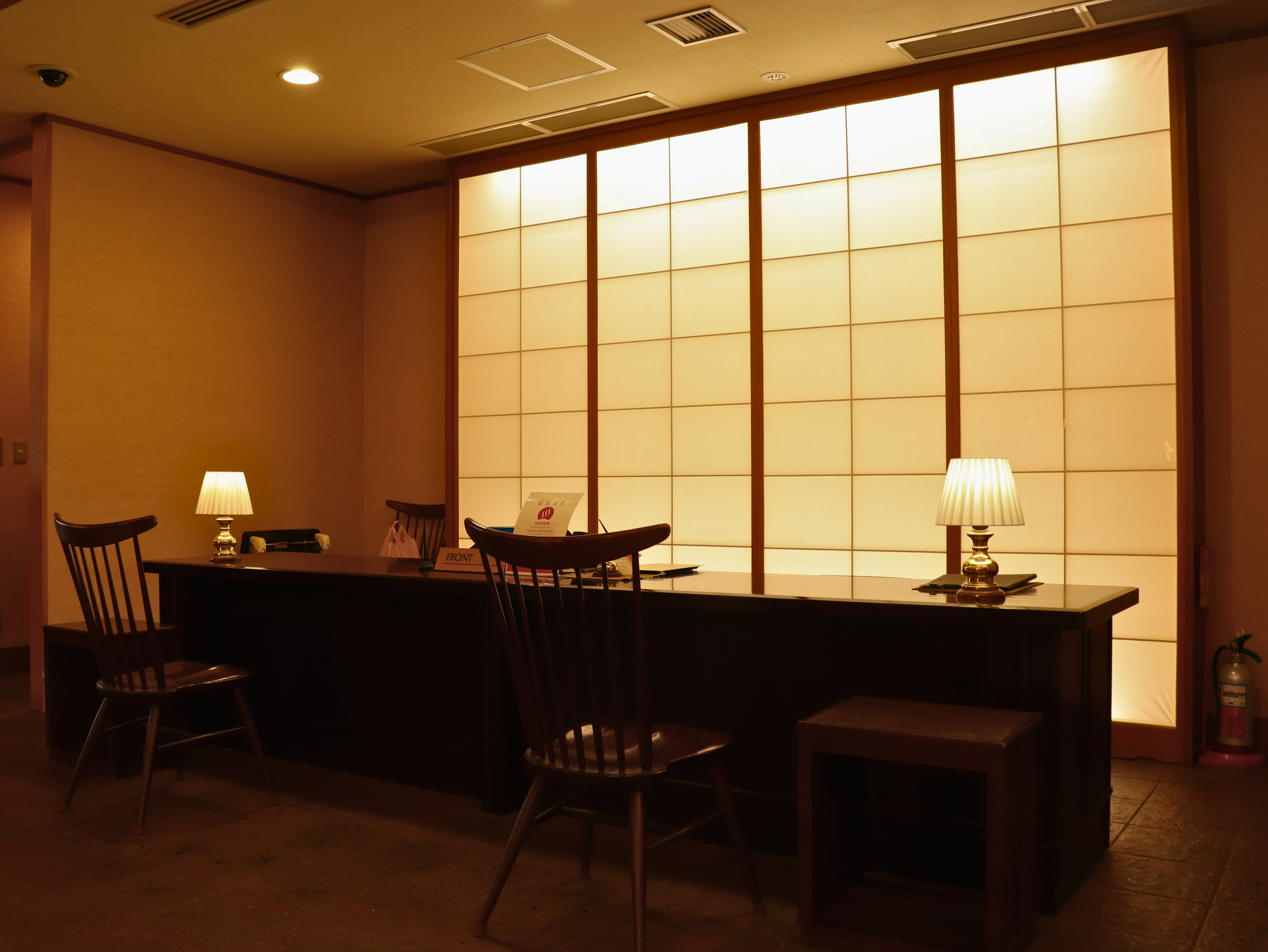 【フロント】ご用がございましたら、こちらで承ります。