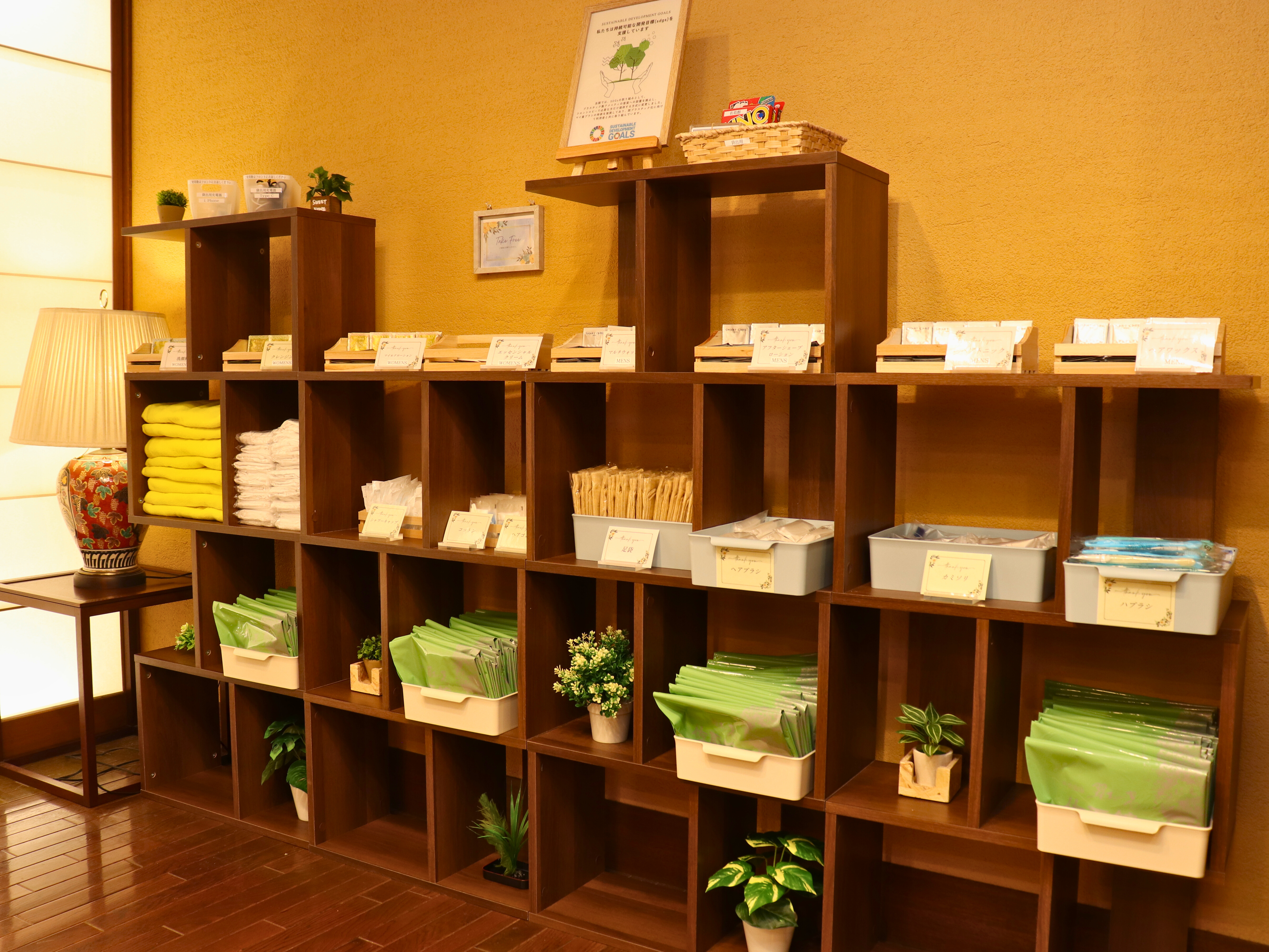 【アメニティーコーナー】必要なものをどうぞご自由にお取りください。