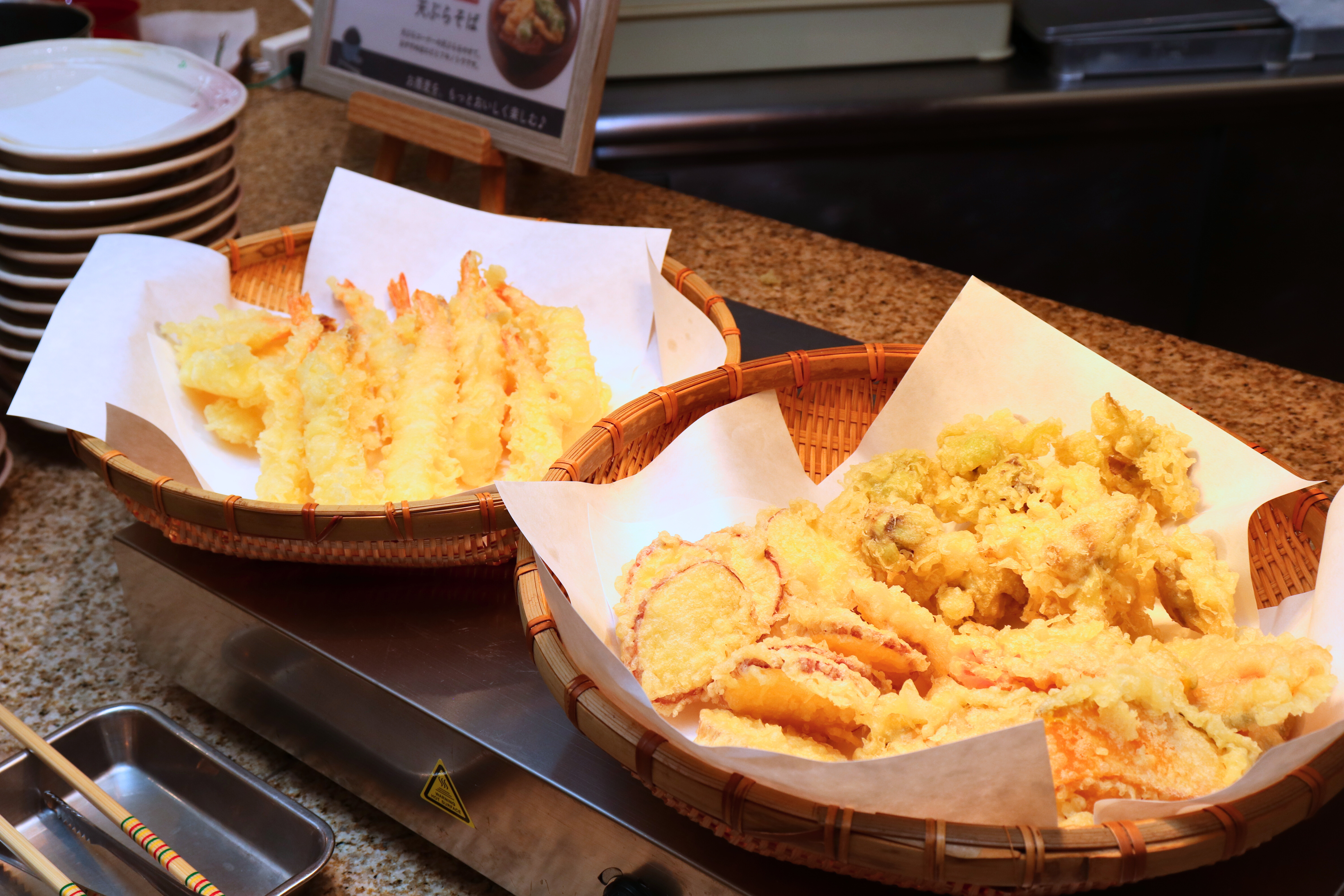 揚げたての天ぷらをご用意しております。