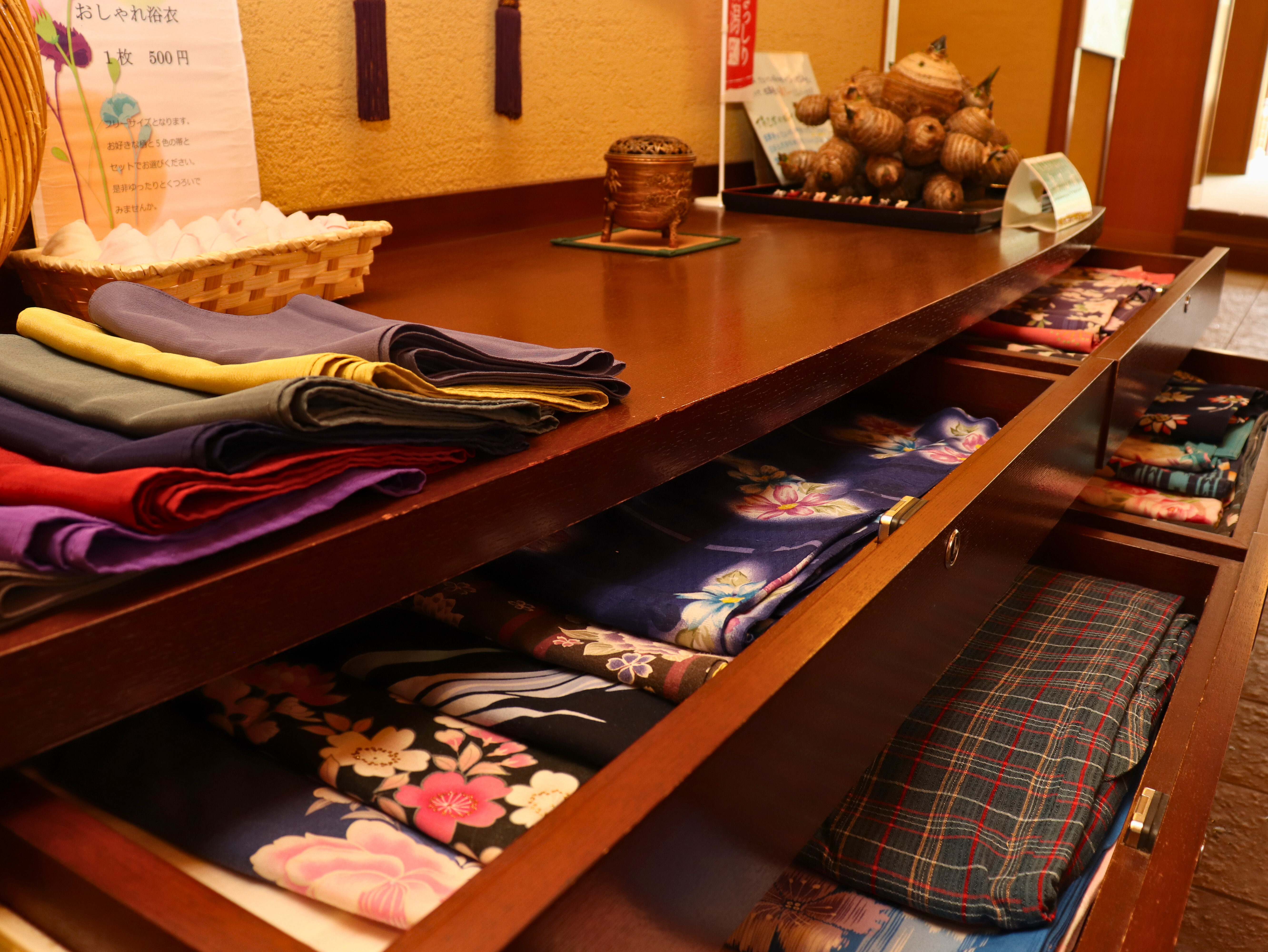 女性に選べるおしゃれ浴衣をご用意しています。