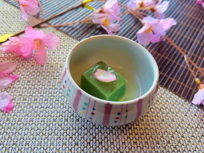 ホタルイカ・・ヨモギ豆腐・季節のお造り盛り合わせ　 春メニューのイメージです。