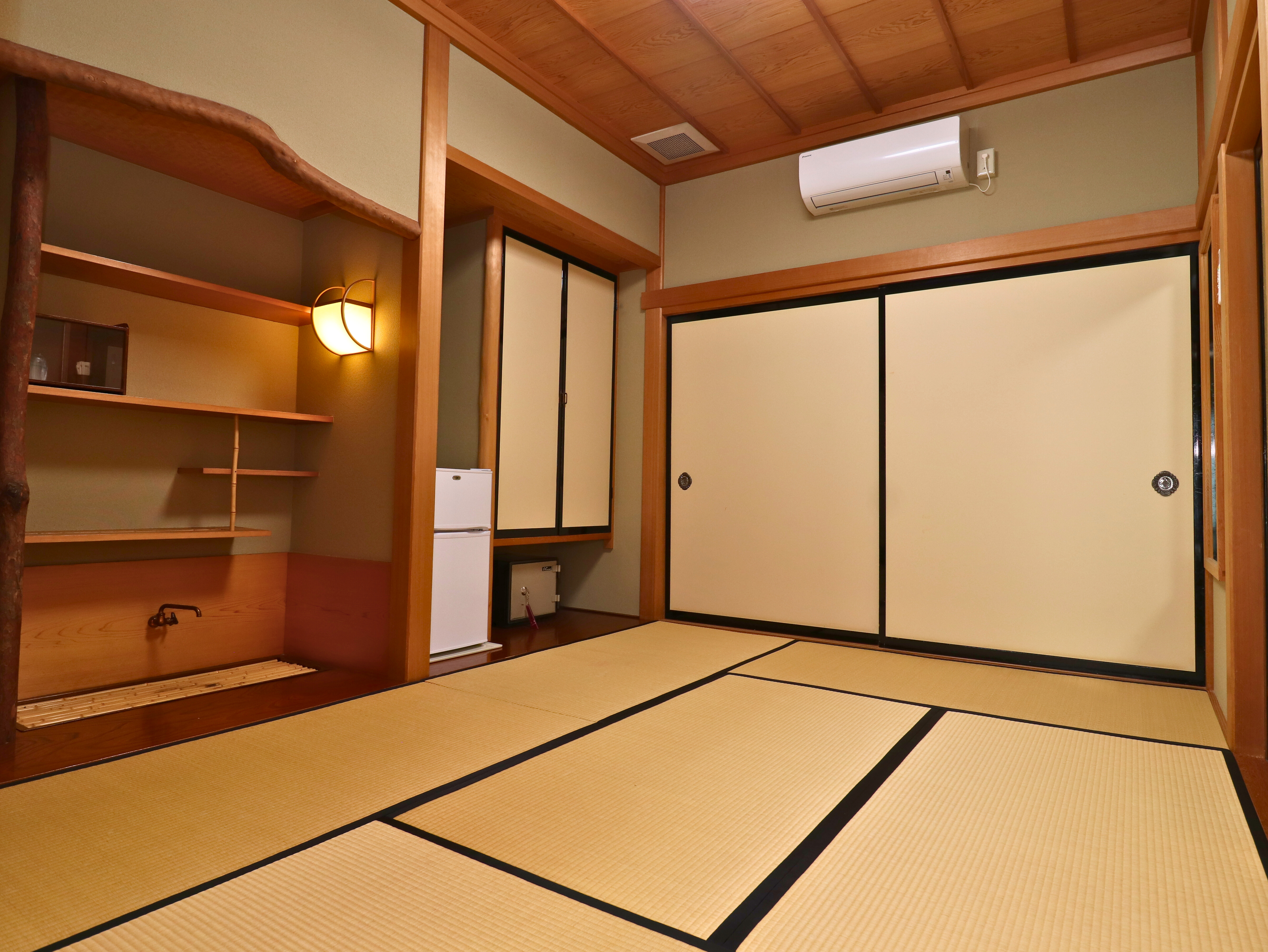 【貴賓室 花扇】和室14畳＋6畳＋リビング　ワンランク上のご旅行にぜひ♪