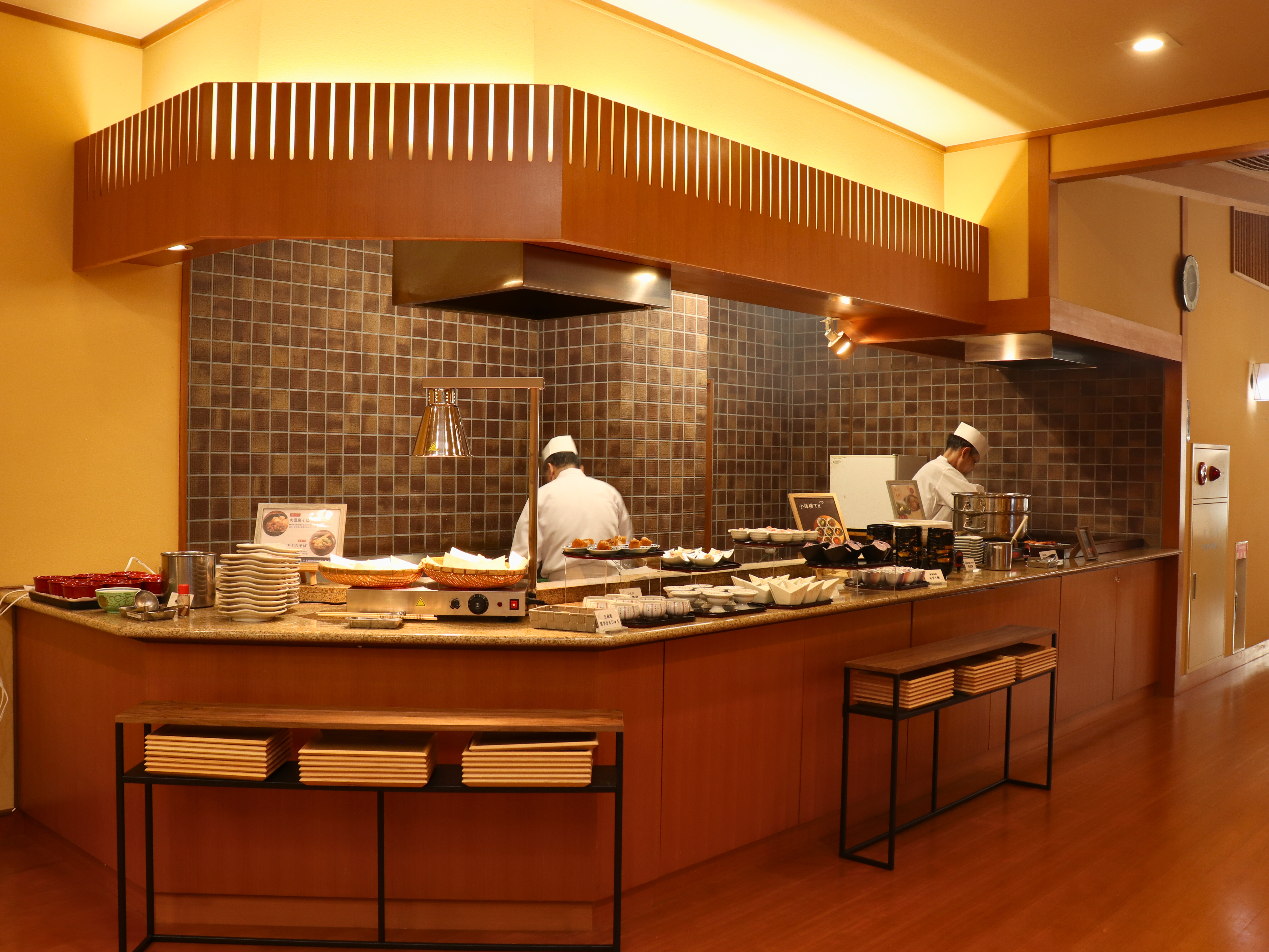 【ライブキッチン】揚げたての天ぷらや網焼きで焼き立ての海鮮などを&hellip;