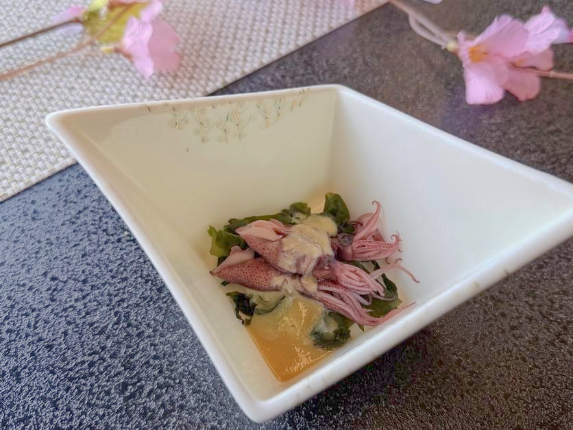 ホタルイカ・・ヨモギ豆腐・季節のお造り盛り合わせ　 春メニューのイメージです。
