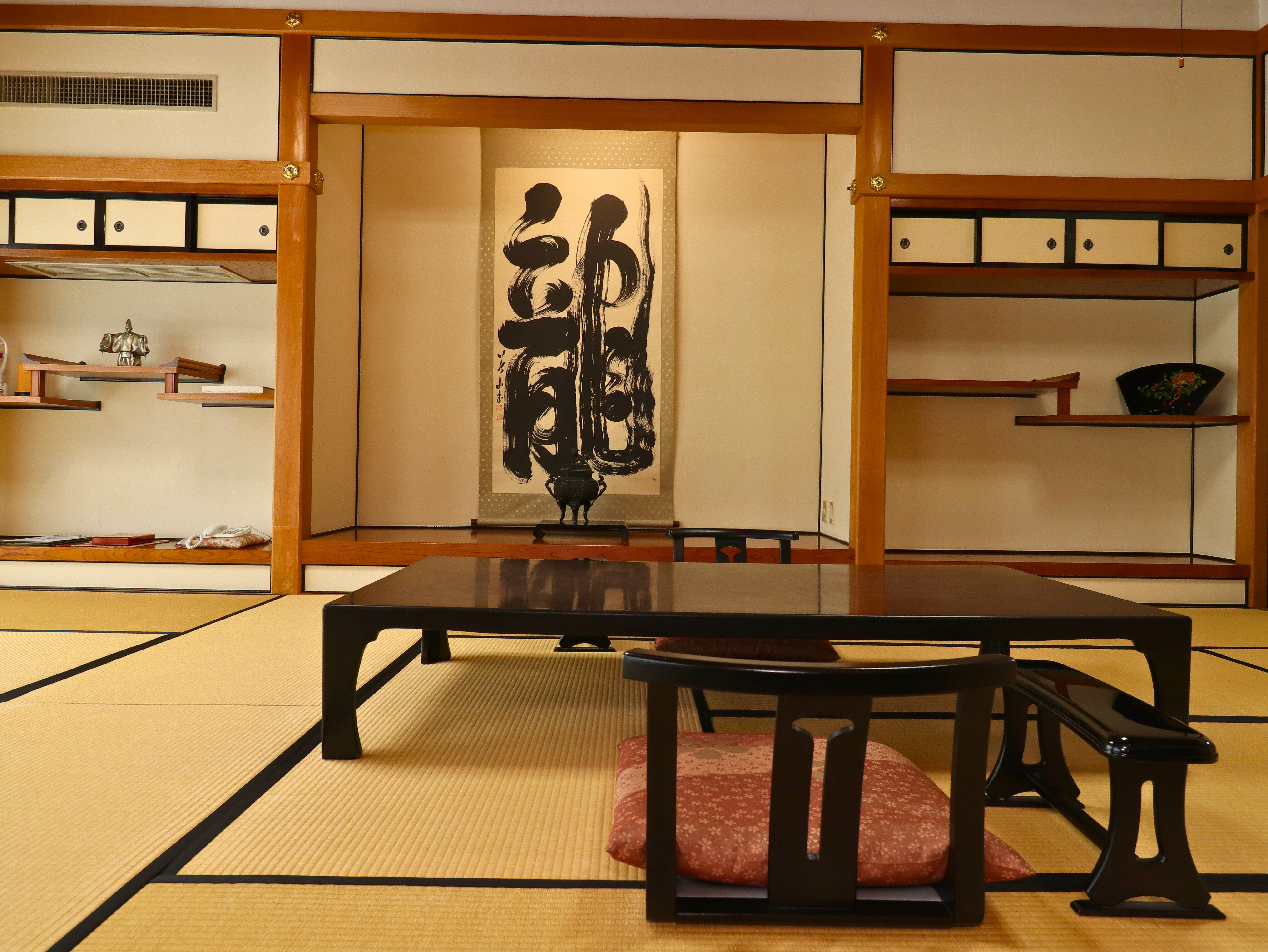 【貴賓室 花扇】和室14畳＋6畳＋リビング　ワンランク上のご旅行にぜひ♪