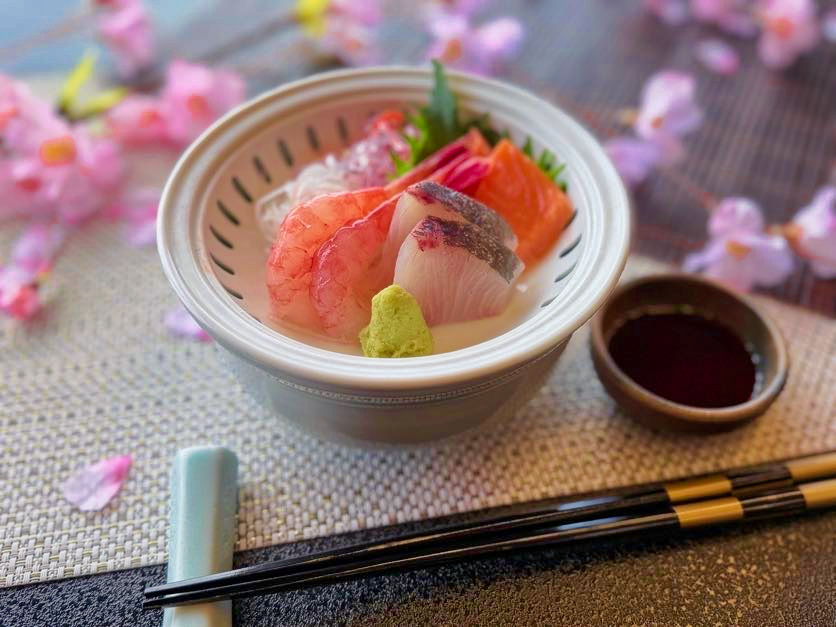 ホタルイカ・・ヨモギ豆腐・季節のお造り盛り合わせ　 春メニューのイメージです。