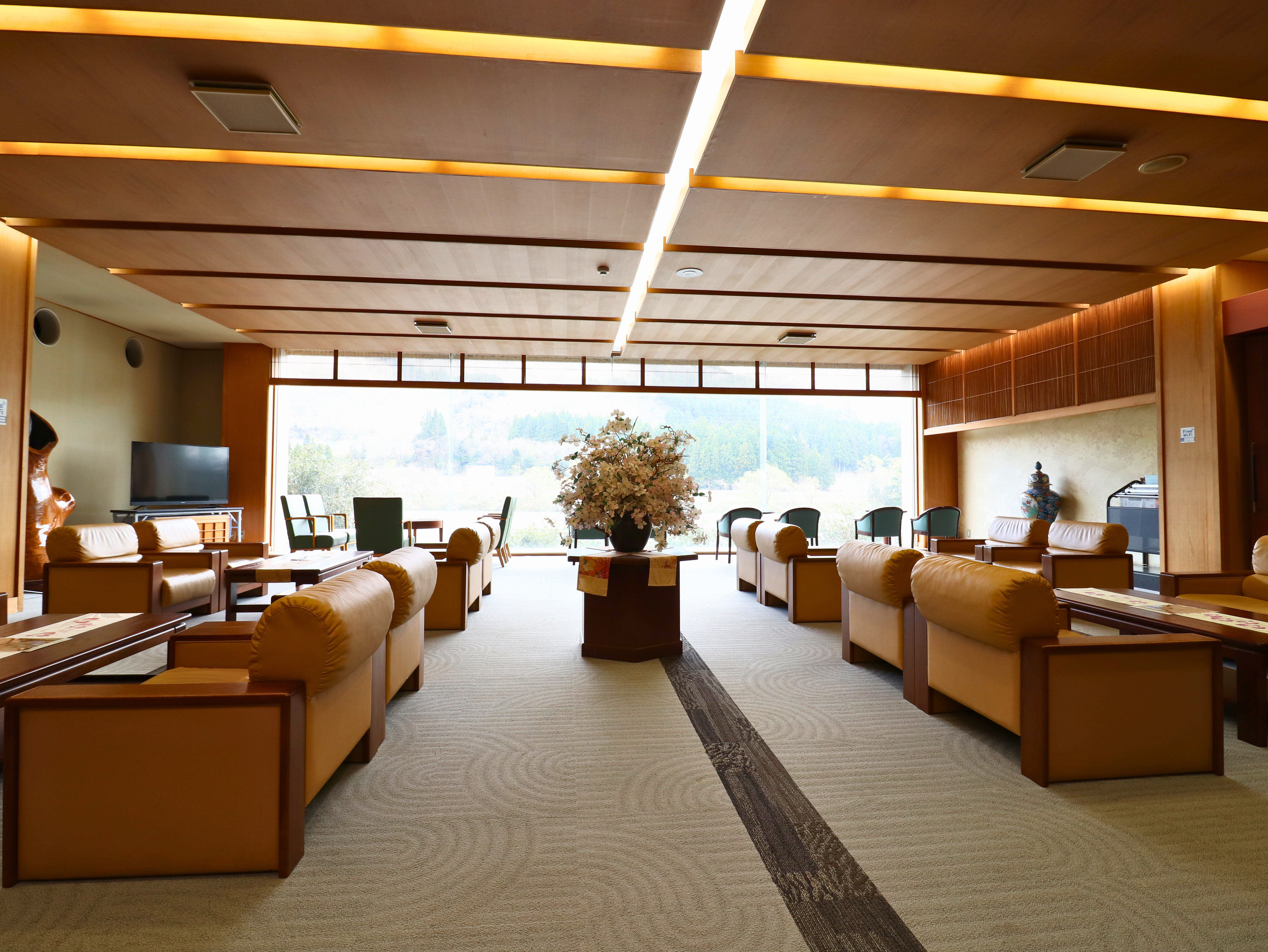 ラウンジではゆったりと寛ぎいただけます。