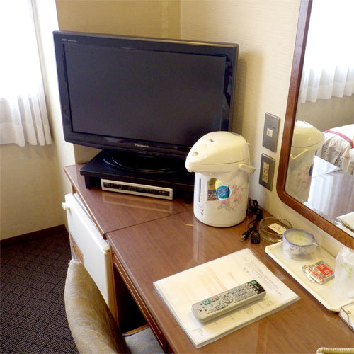The TV is a terrestrial digital BS26 type LCD TV.