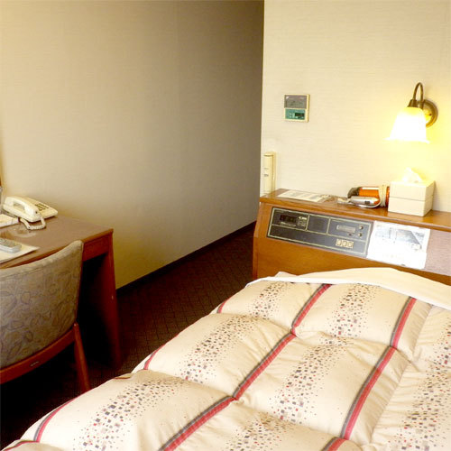 [Single example] It is a small room, but you can spend it comfortably. Equipped with wired LAN ★