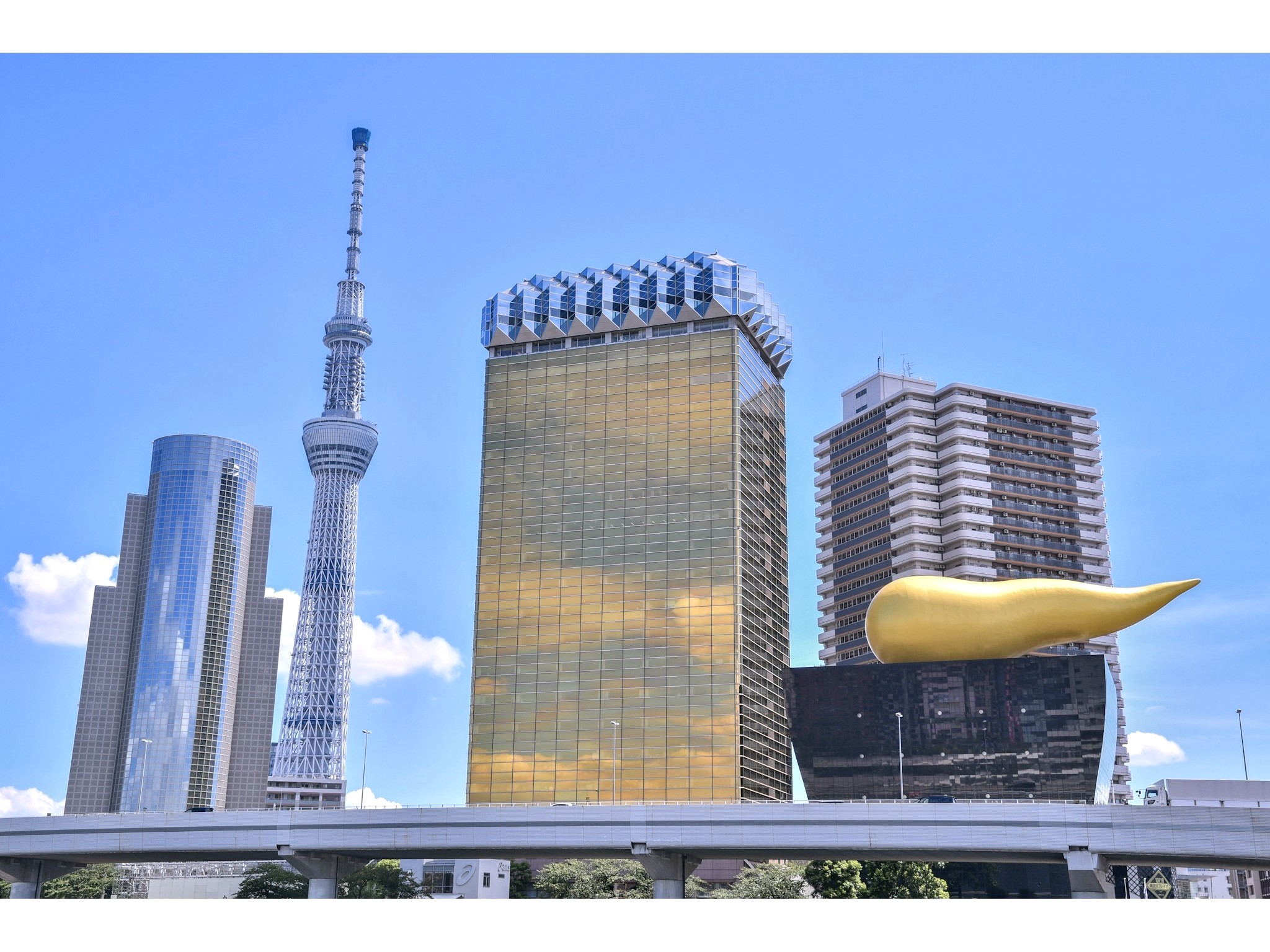 スカイツリーとアサヒビールタワー